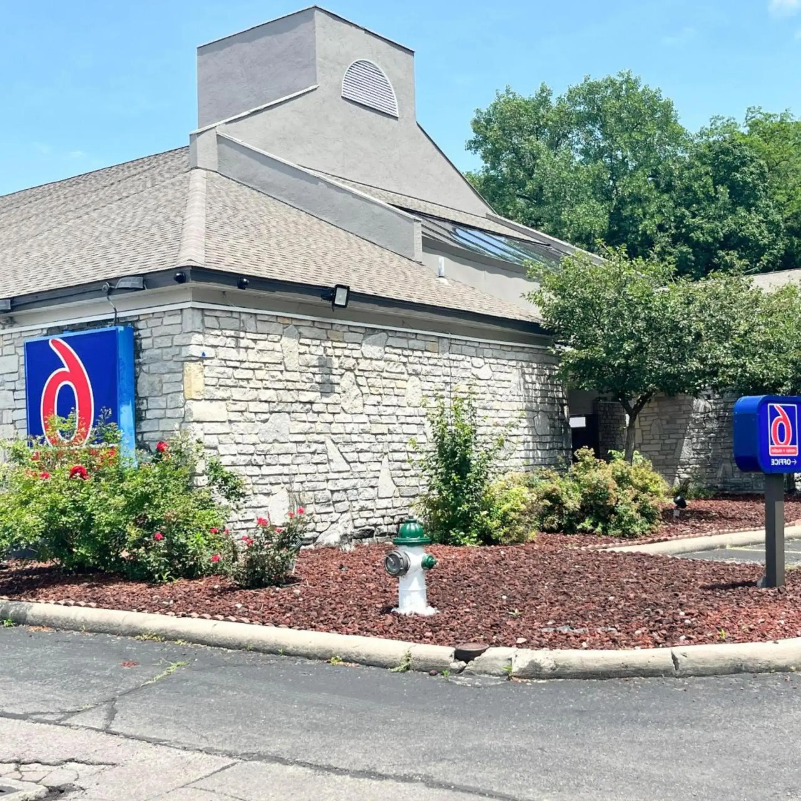 Property building in Studio 6 Suites Dayton OH Englewood Property building in Studio 6 Suites Dayton OH Englewood