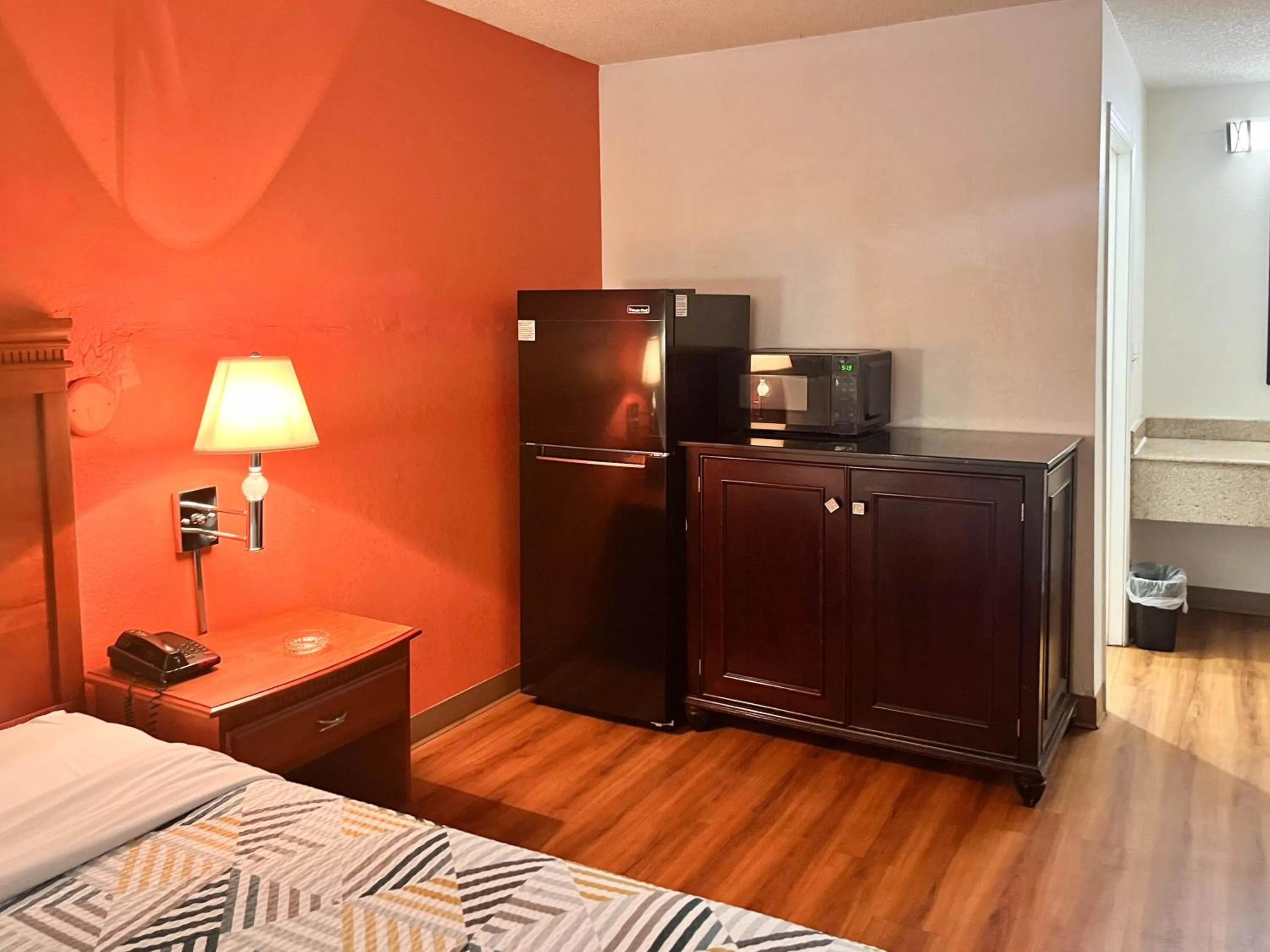 Bedroom, Bed in Studio 6 Suites Dayton OH Englewood