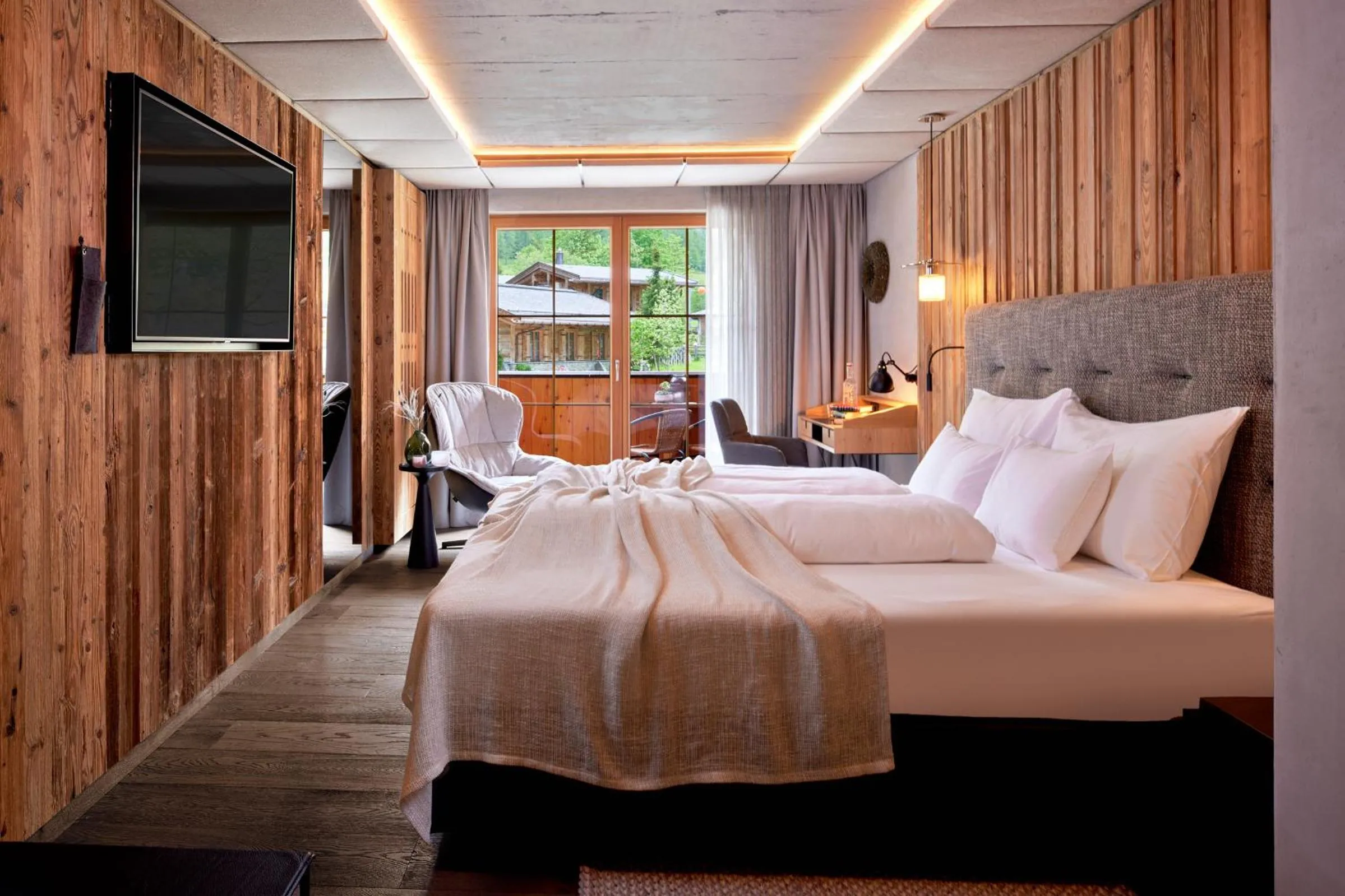 Deluxe Double Room in Gramai Alm alpengenuss & natur spa