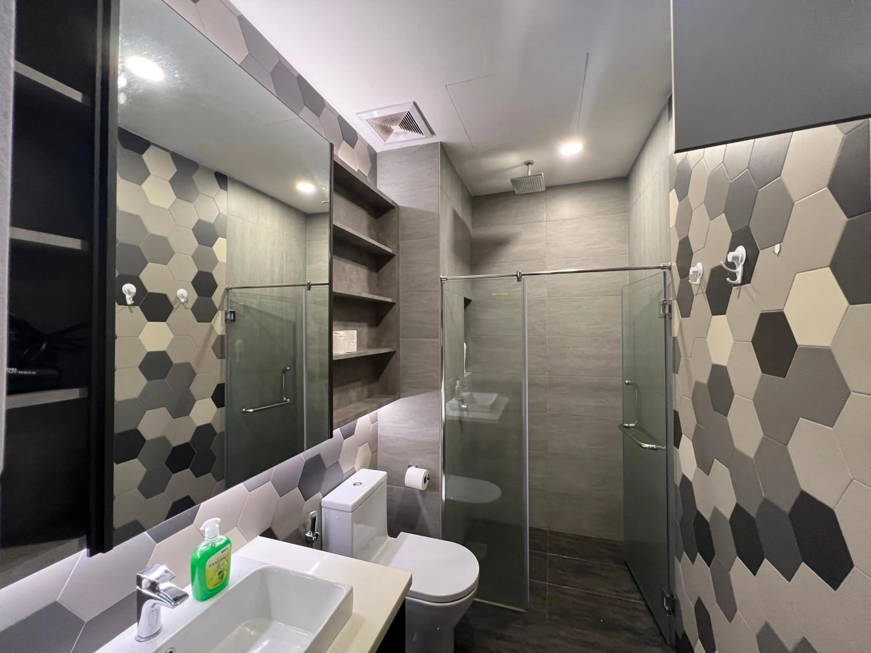 Shower in Ceylonz Suite, Bukit Bintang by MK HOME