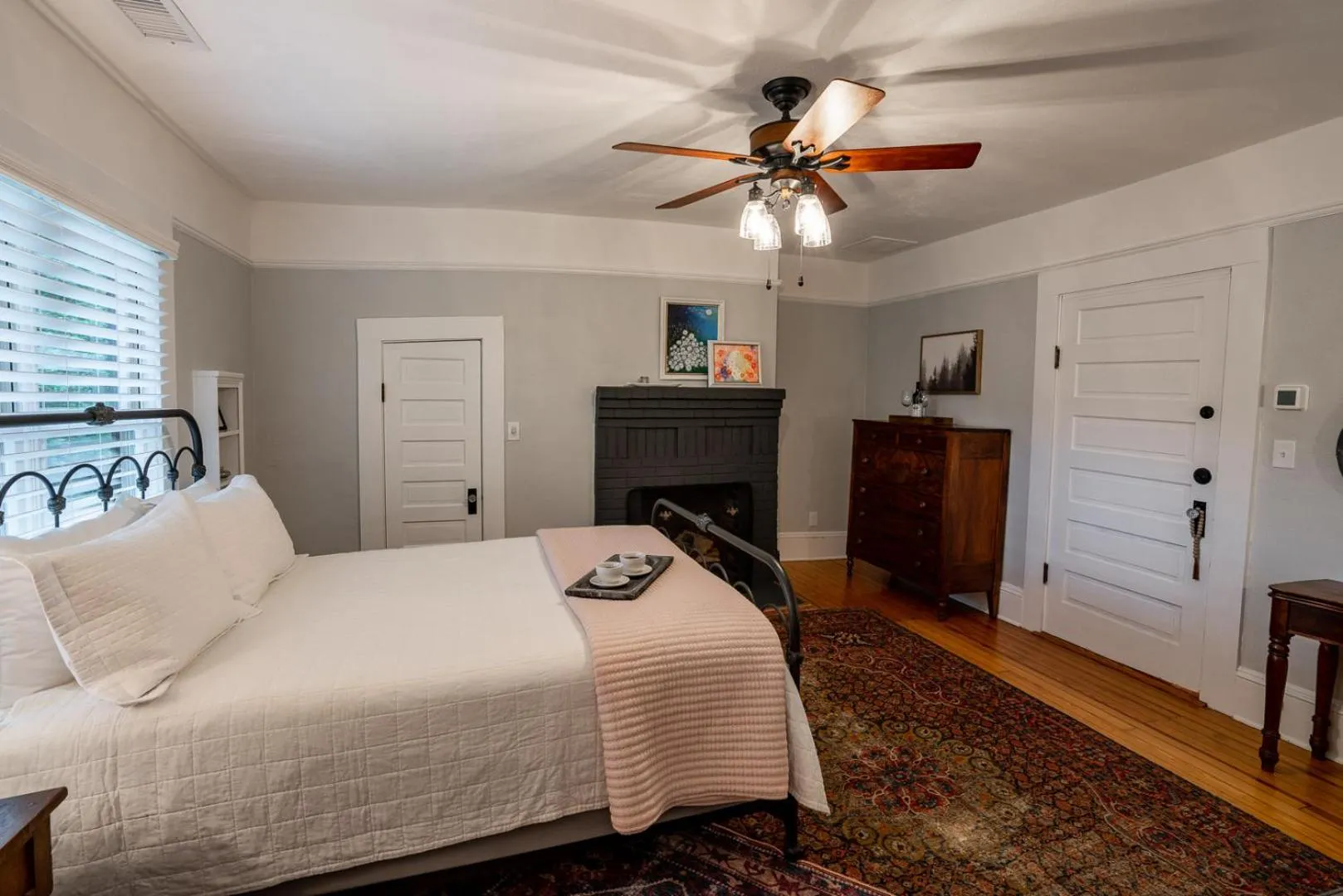 Bedroom, Bed in Beechwood Inn