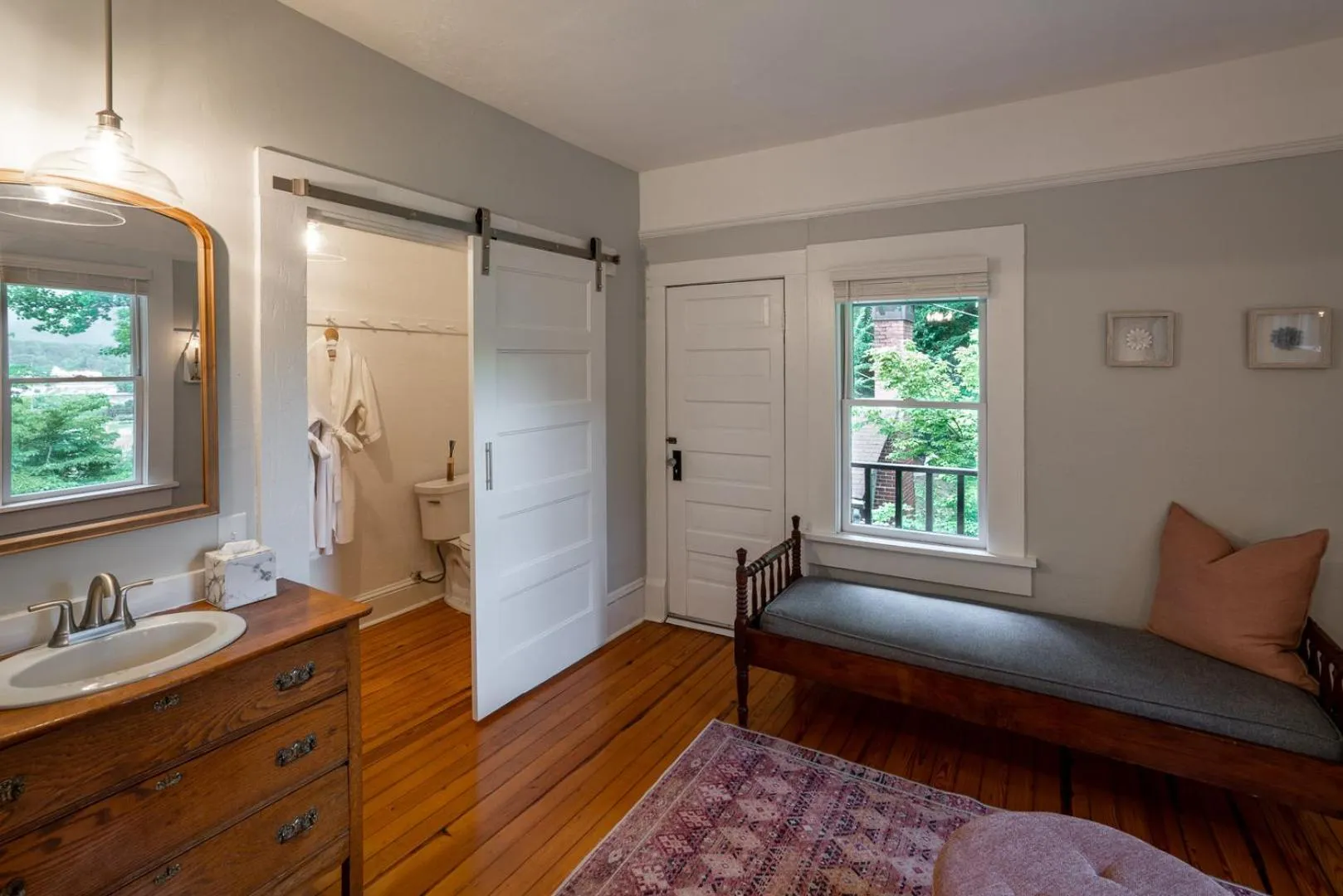 Bathroom, Bed in Beechwood Inn