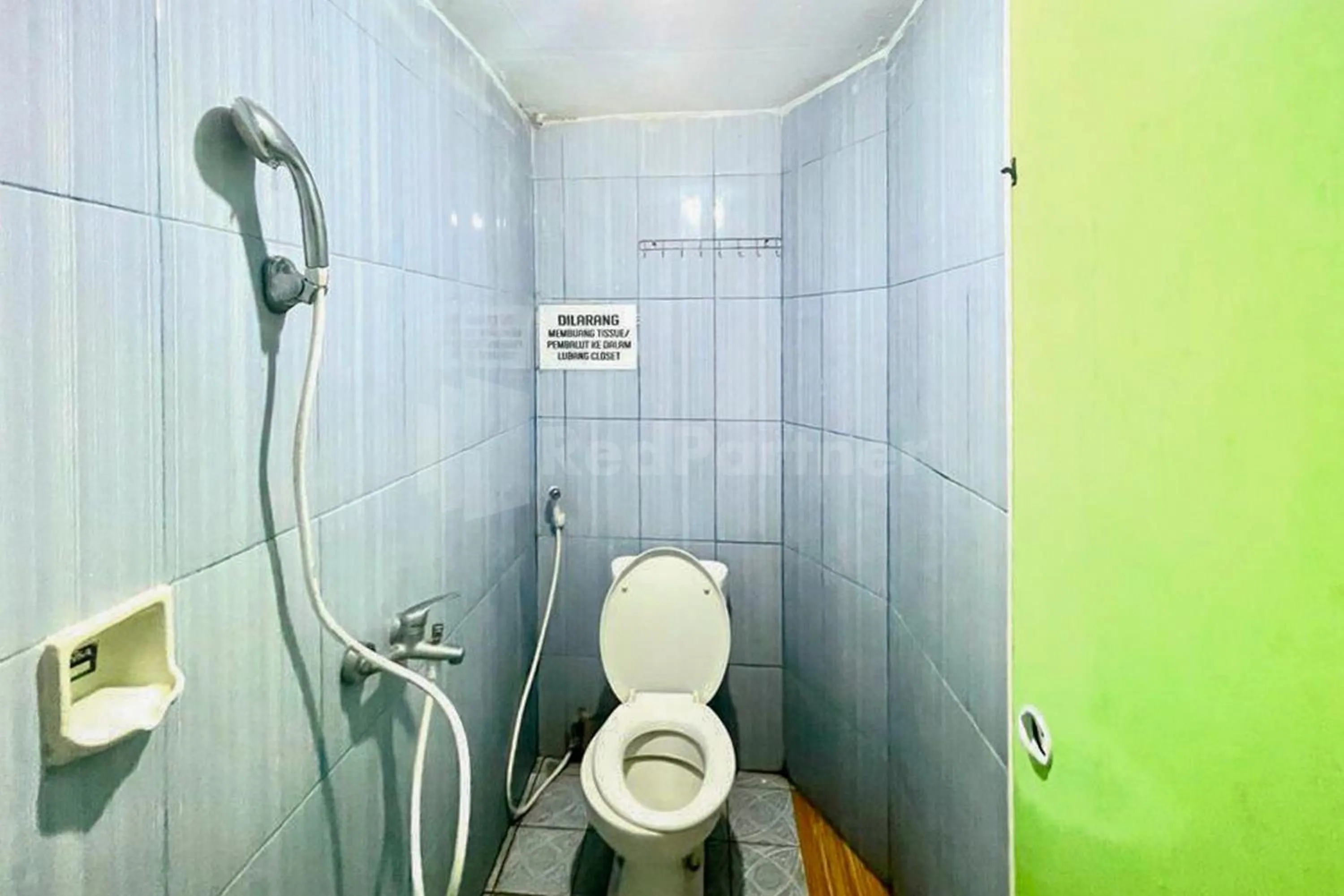 Bathroom in 889 Guesthouse RedPartner