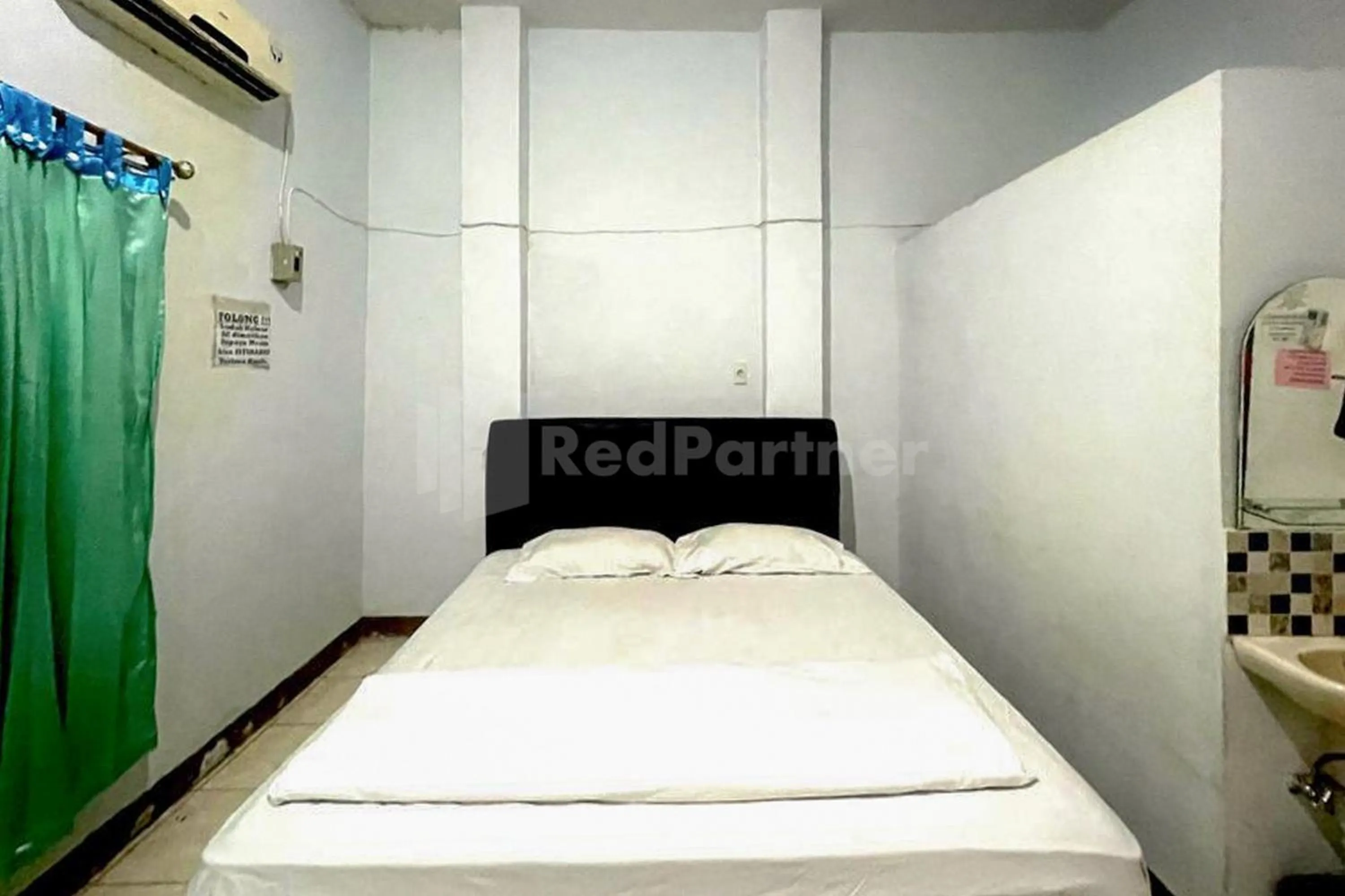 Bed in 889 Guesthouse RedPartner