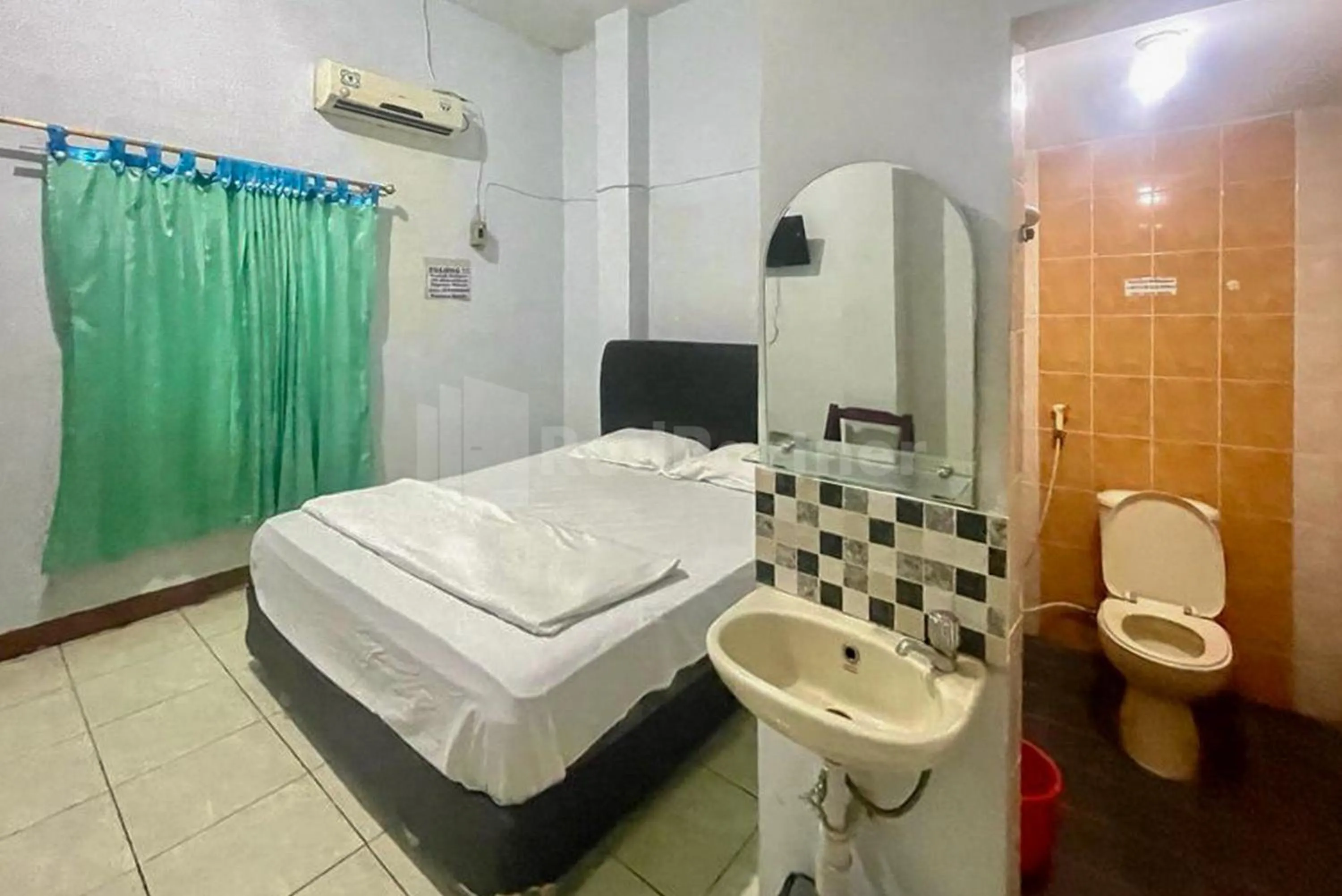 Bed in 889 Guesthouse RedPartner