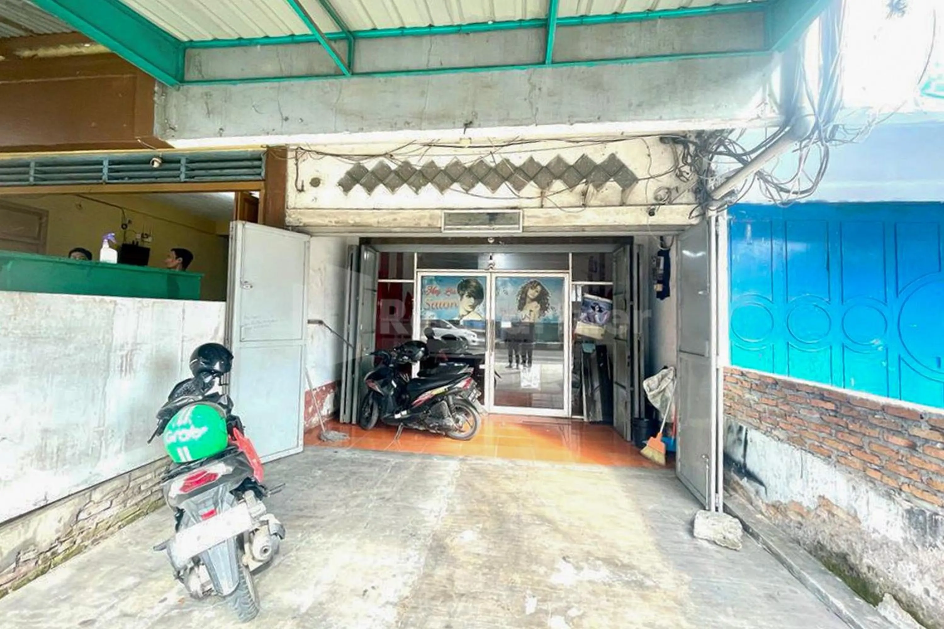 Property building in 889 Guesthouse RedPartner