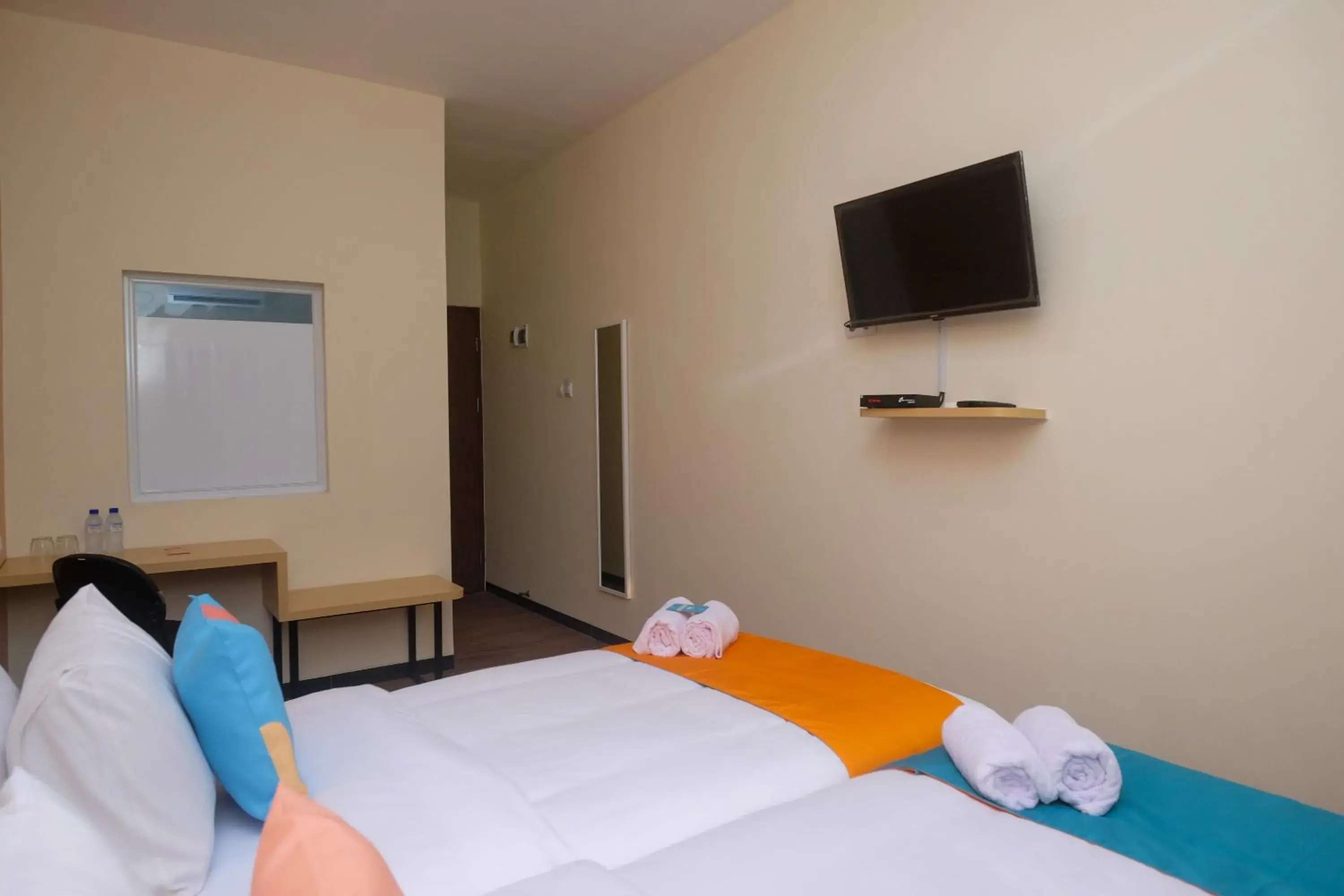 Bedroom, Bed in Sans Hotel City Park Medoho Semarang Bedroom, Bed in Sans Hotel City Park Medoho Semarang