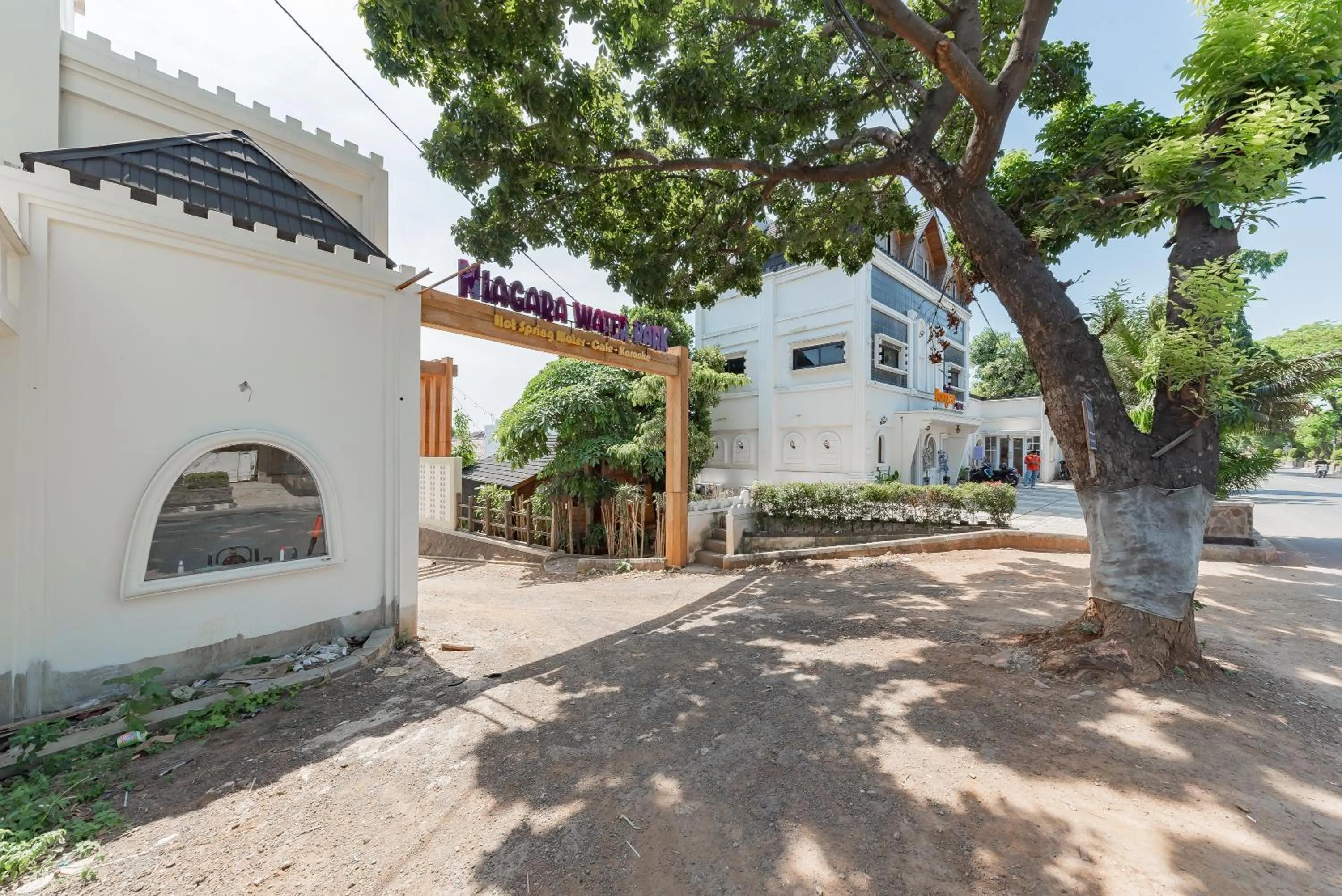 Property building in RedDoorz @ Niagara Waterpark