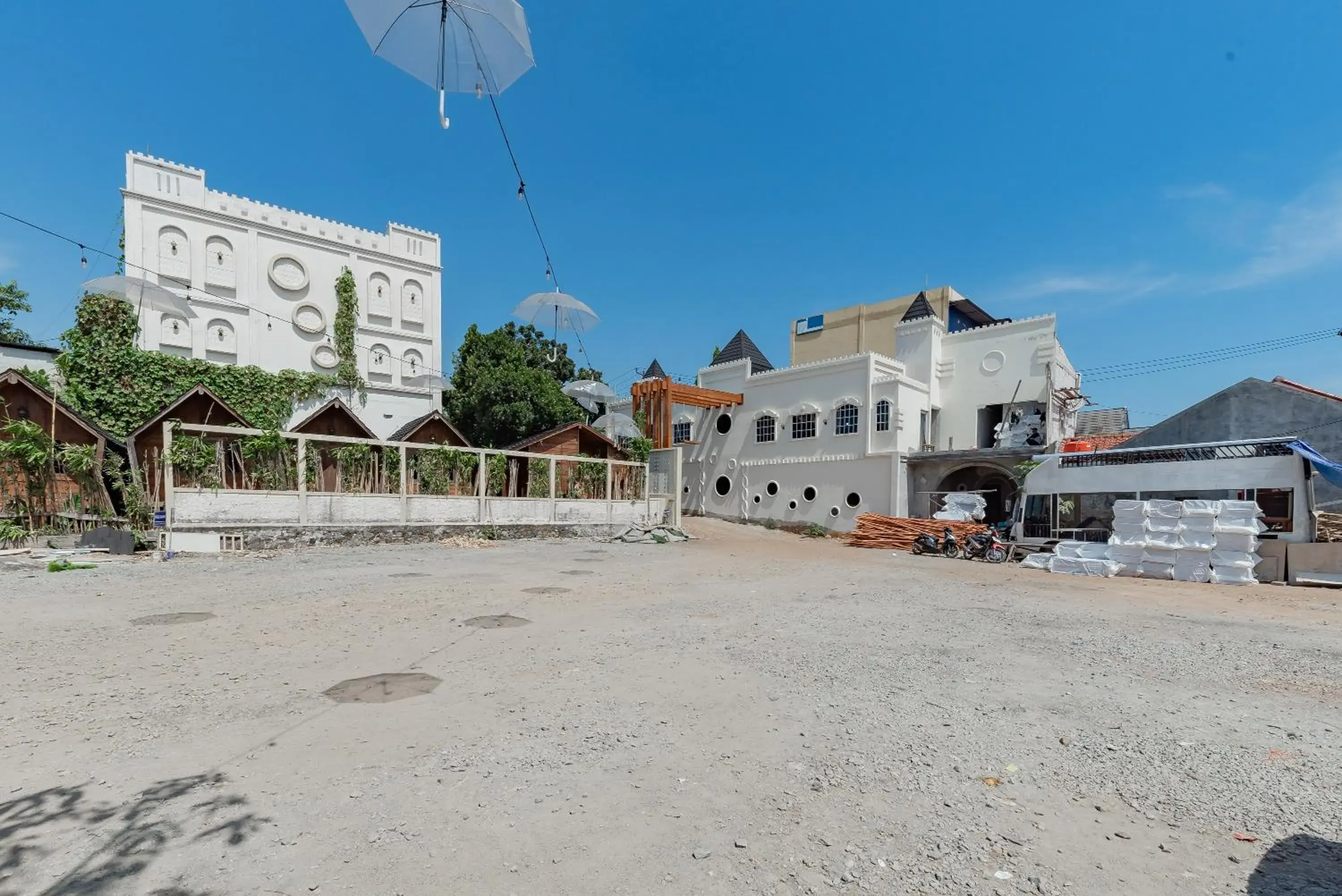 Property building in RedDoorz @ Niagara Waterpark Property building in RedDoorz @ Niagara Waterpark