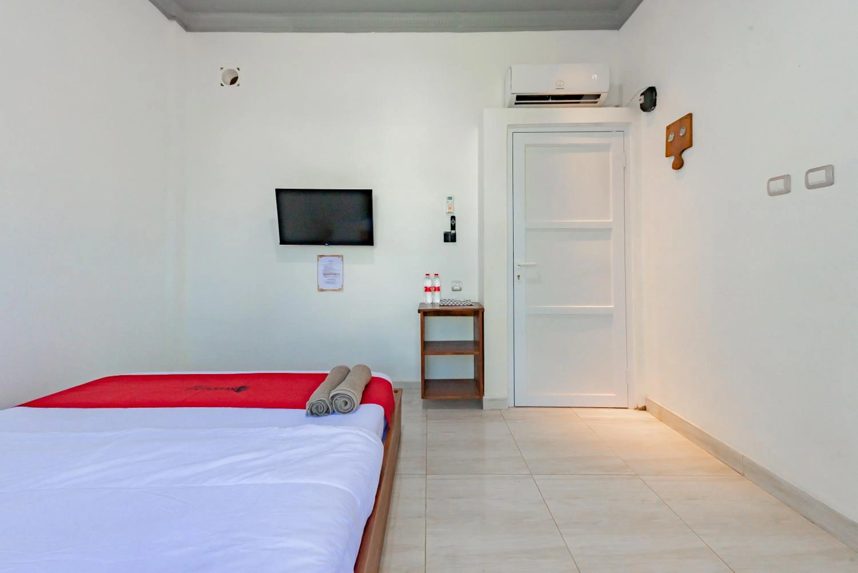 Bed in RedDoorz @ Niagara Waterpark