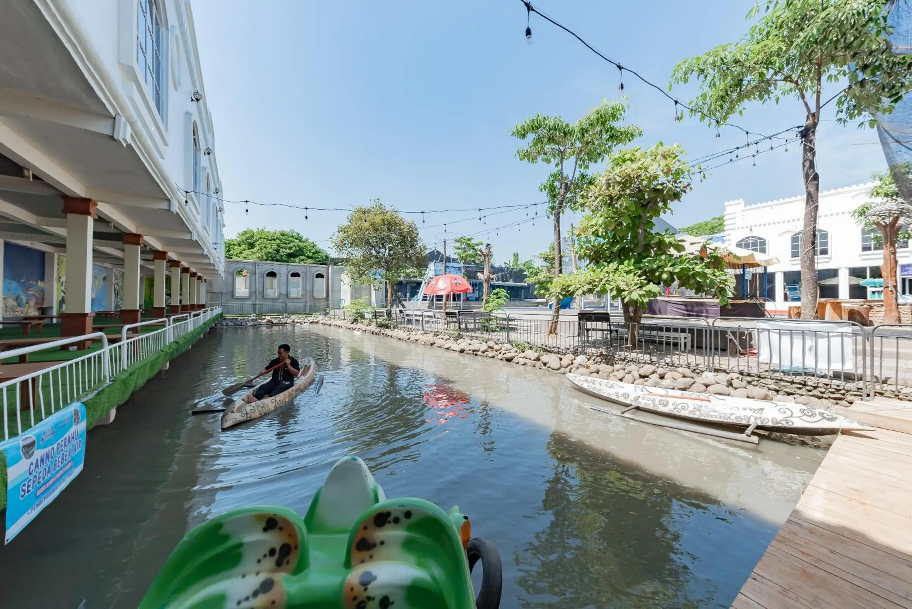 River view in RedDoorz @ Niagara Waterpark River view in RedDoorz @ Niagara Waterpark