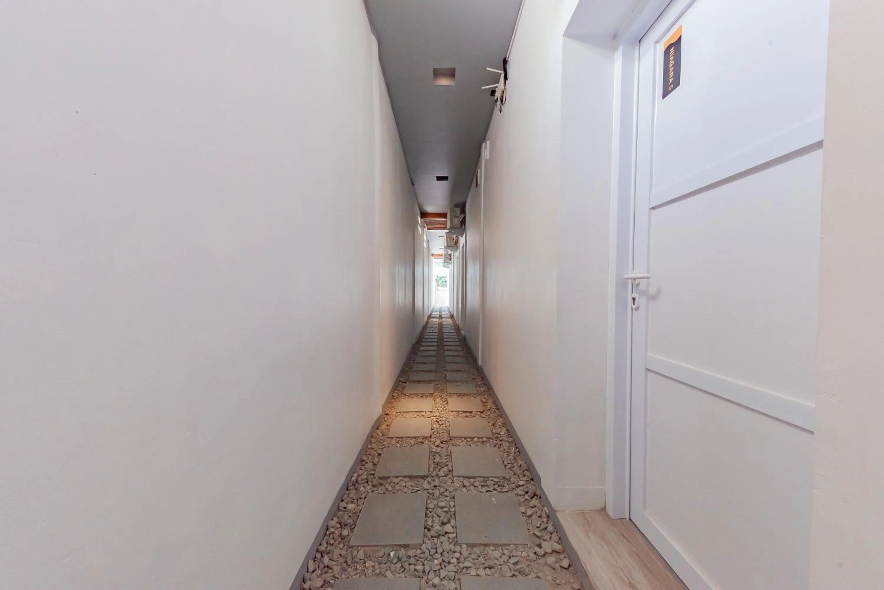 Property building in RedDoorz @ Niagara Waterpark