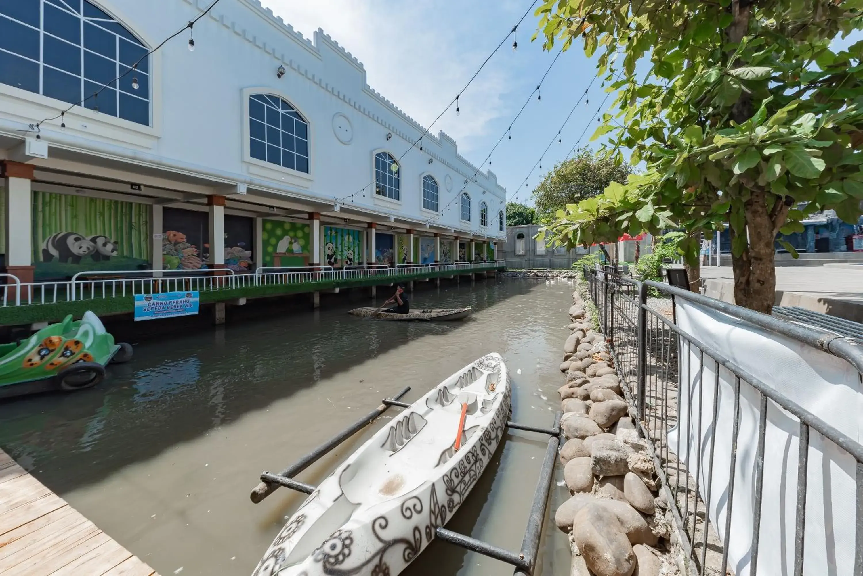 Property building in RedDoorz @ Niagara Waterpark Property building in RedDoorz @ Niagara Waterpark