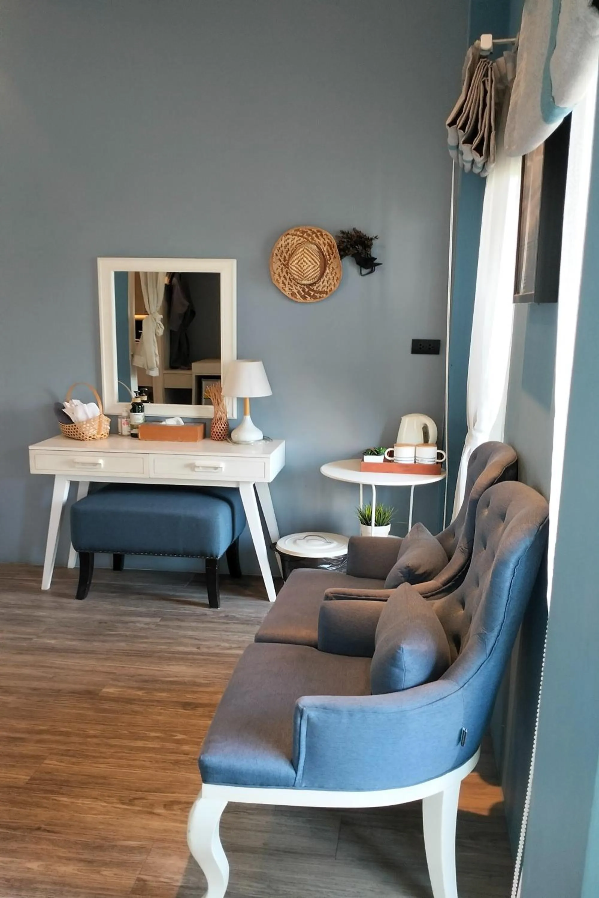 Seating area in I-Destiny Gallery Resort