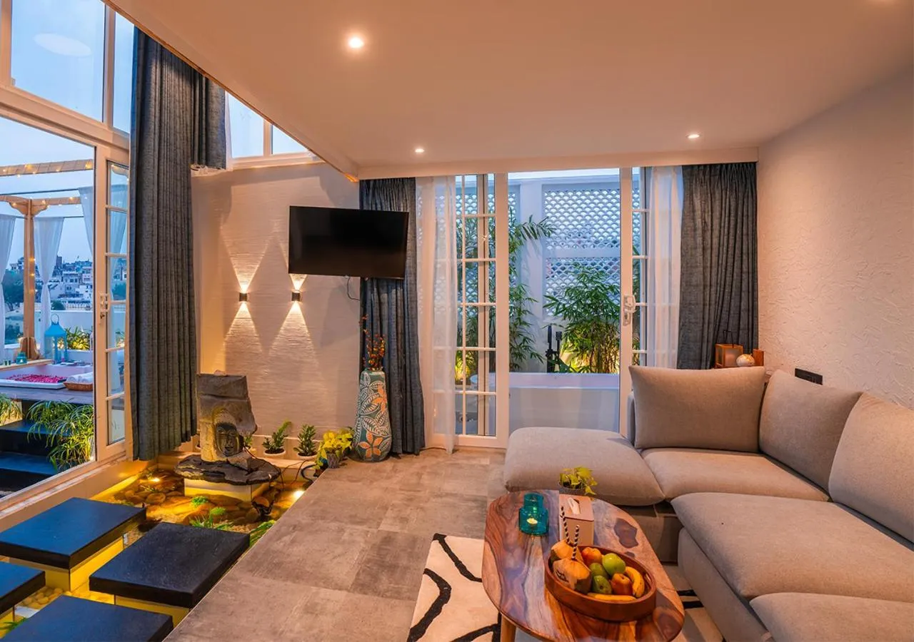 TV and multimedia in Moustache Udaipur Verandah