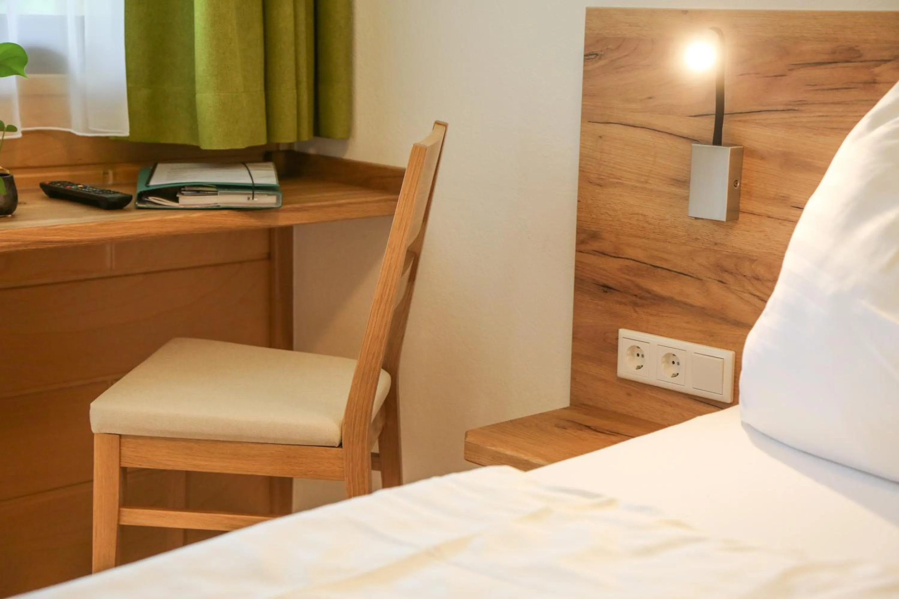 hair dresser, Bed in Gasthof Leitner - Der Wirt an der Klamm