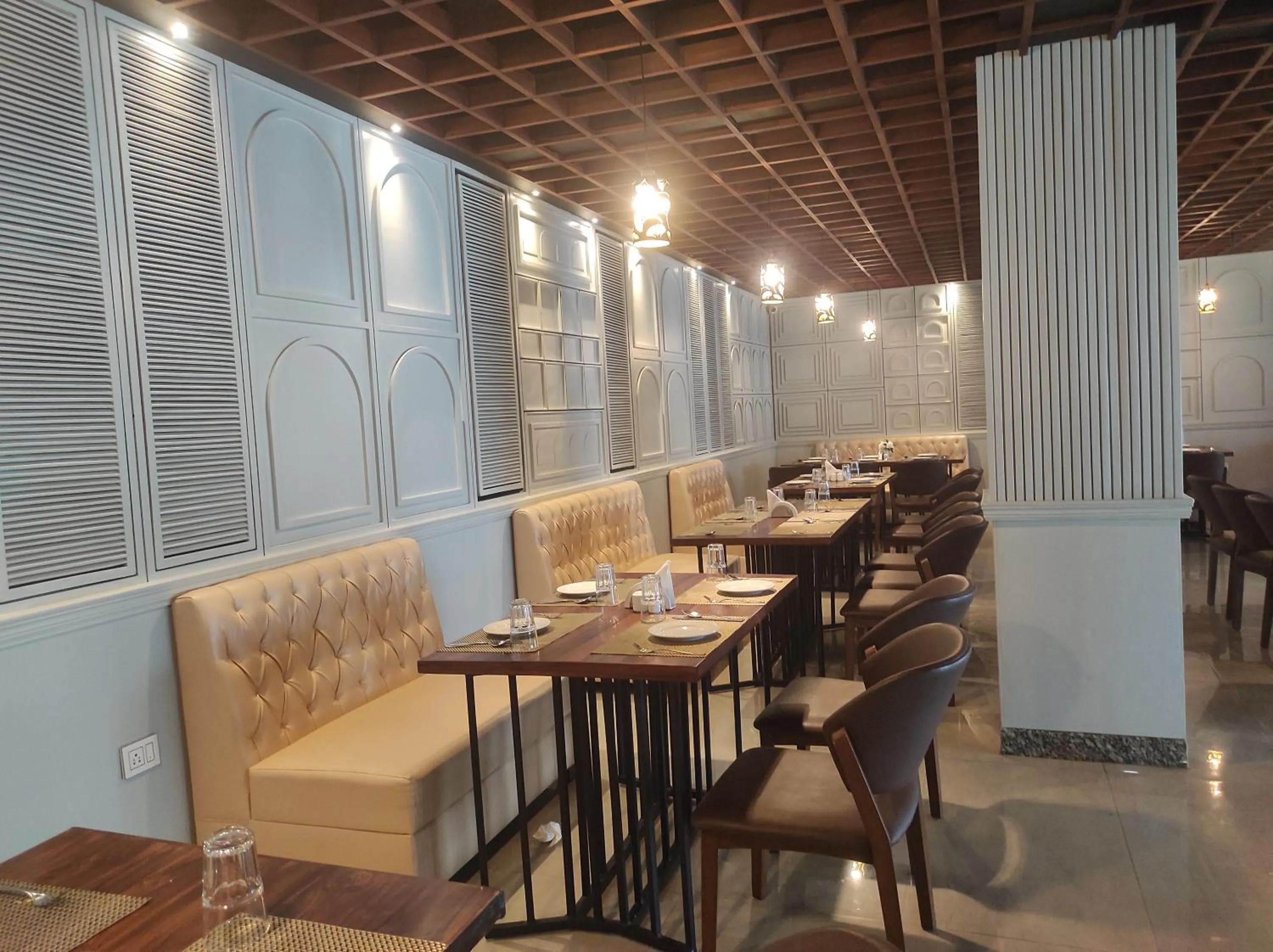 Restaurant/places to eat in Hotel Obsidian Blue