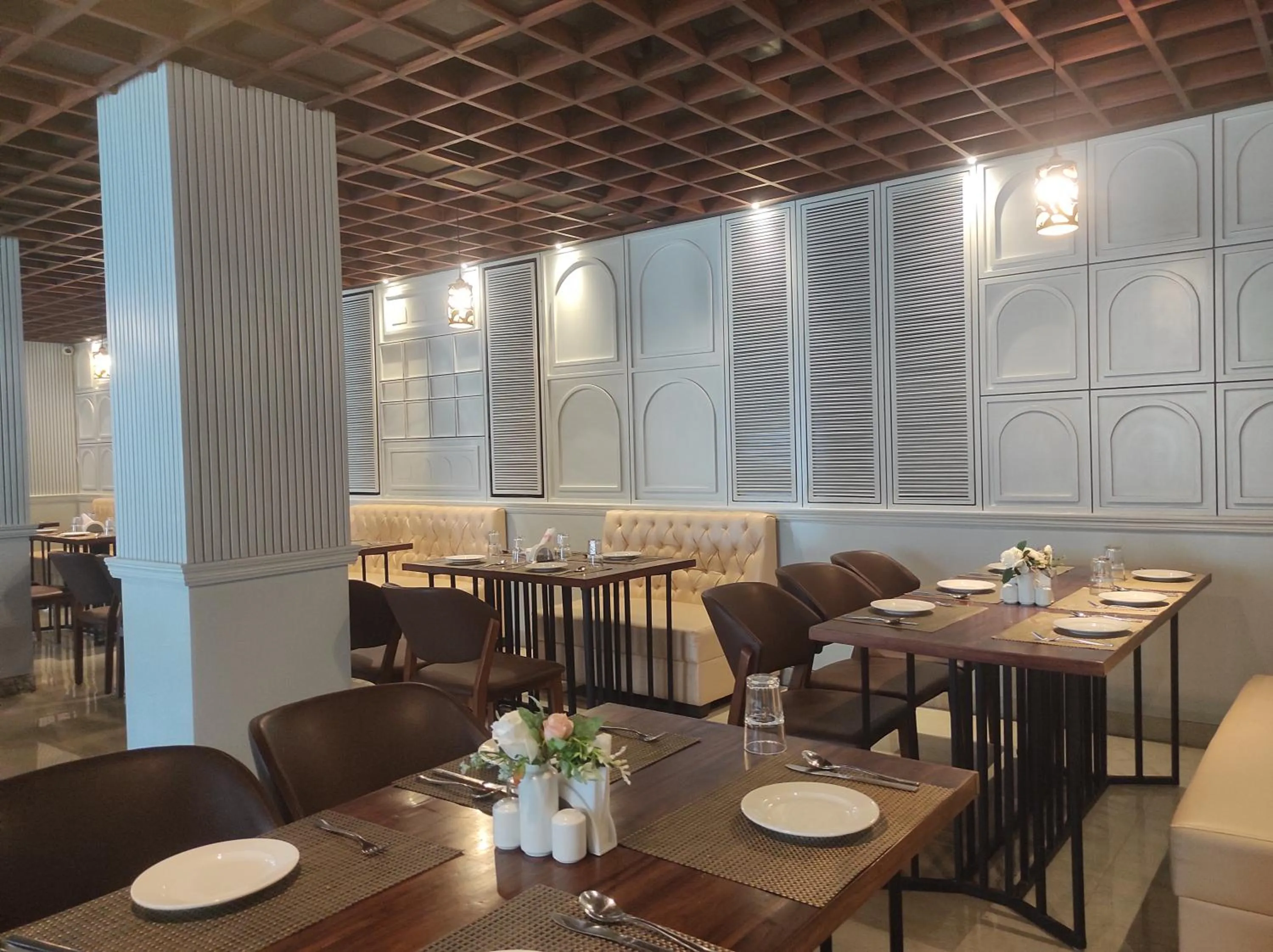 Restaurant/places to eat in Hotel Obsidian Blue