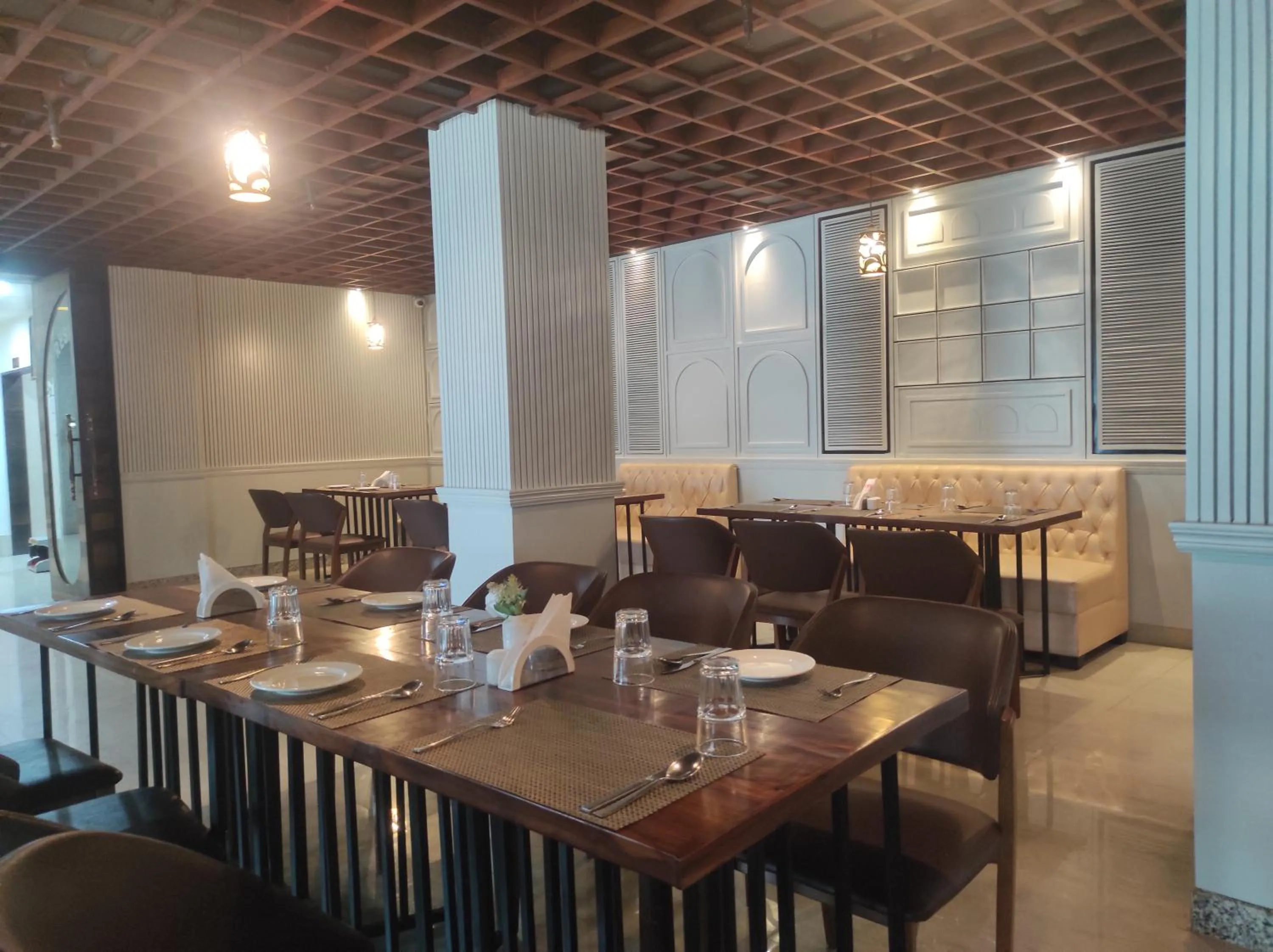 Restaurant/places to eat in Hotel Obsidian Blue