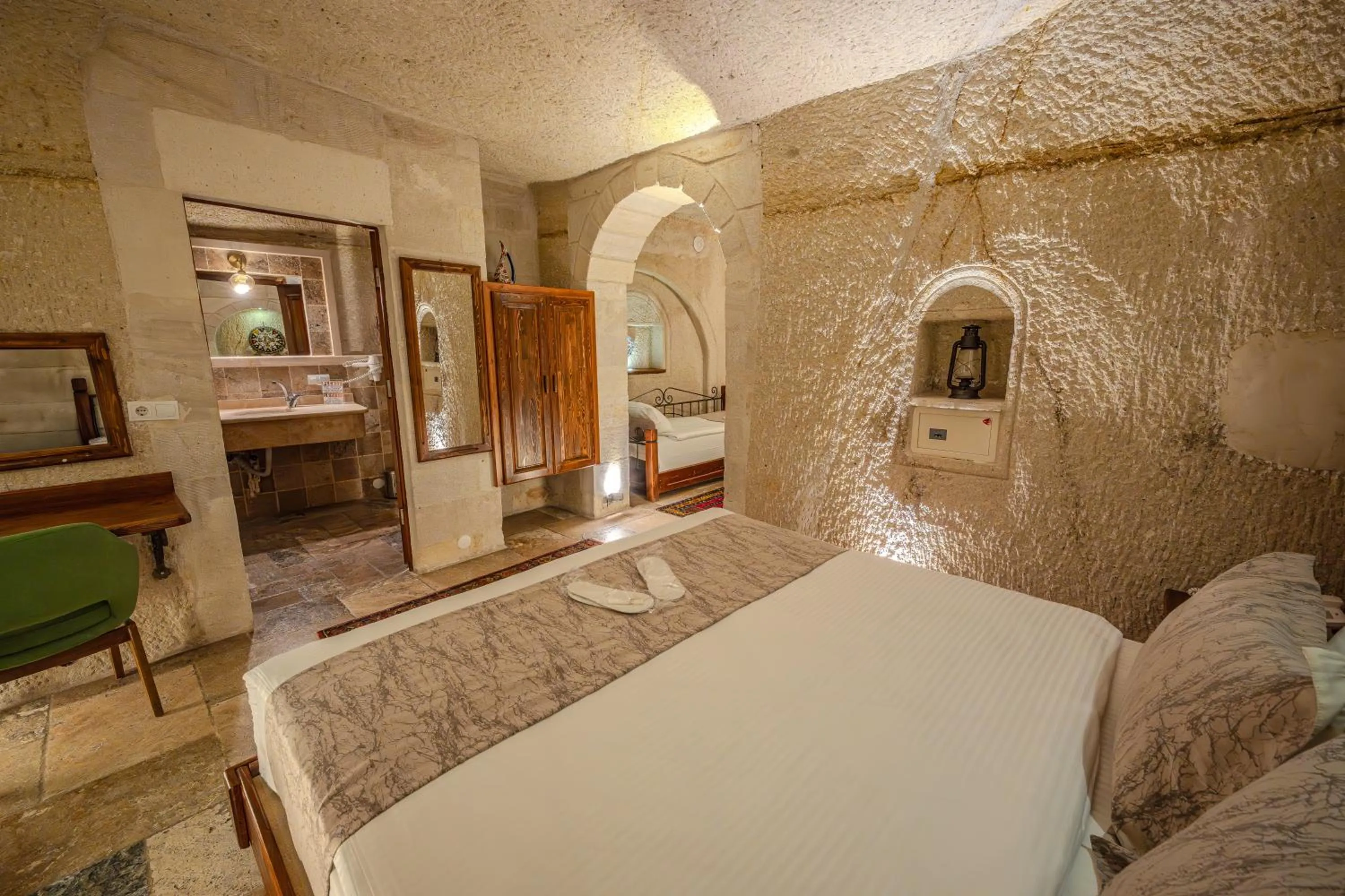 Photo of the whole room, Bed in Osmanbey Cave House