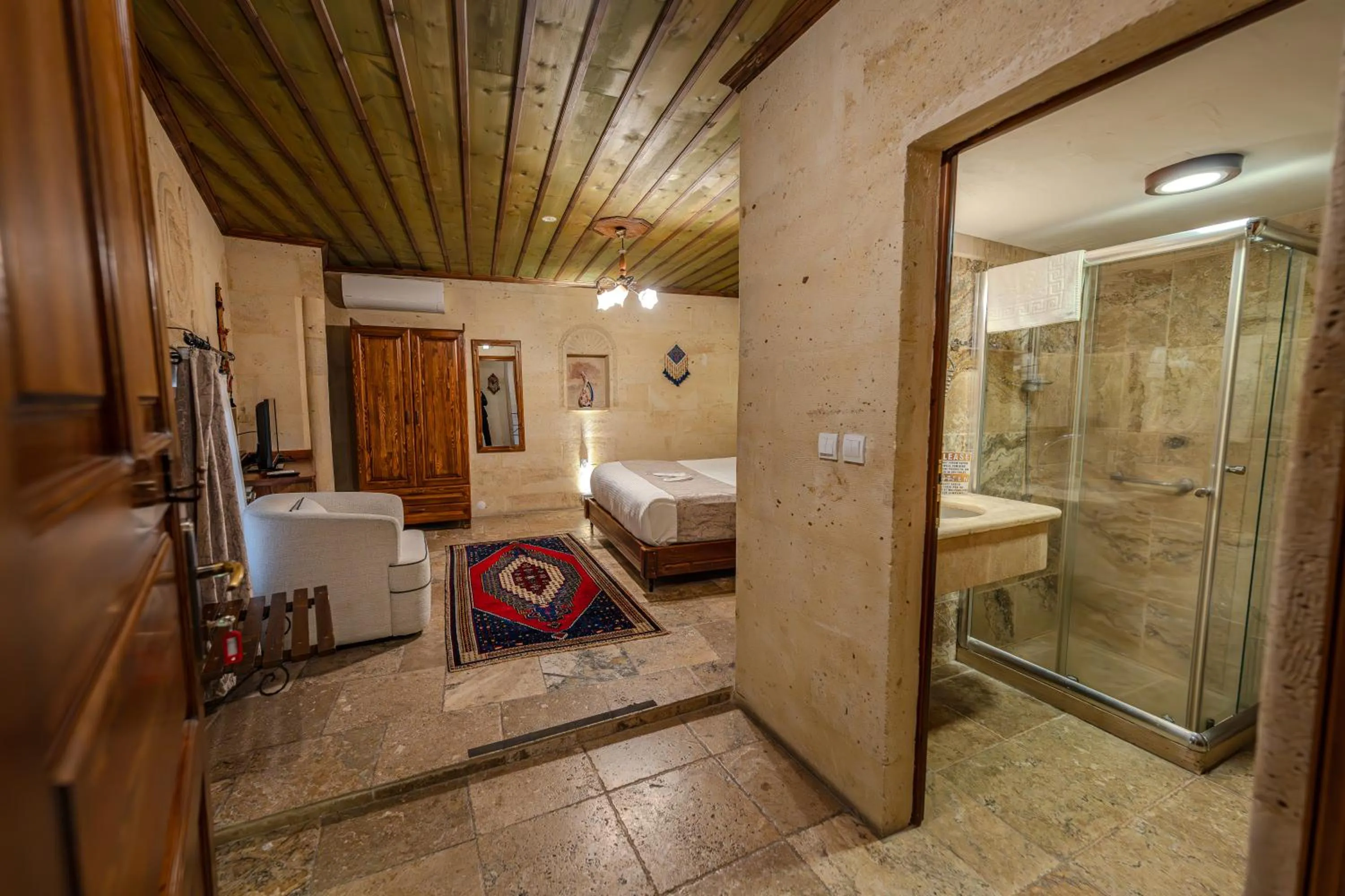 Photo of the whole room in Osmanbey Cave House