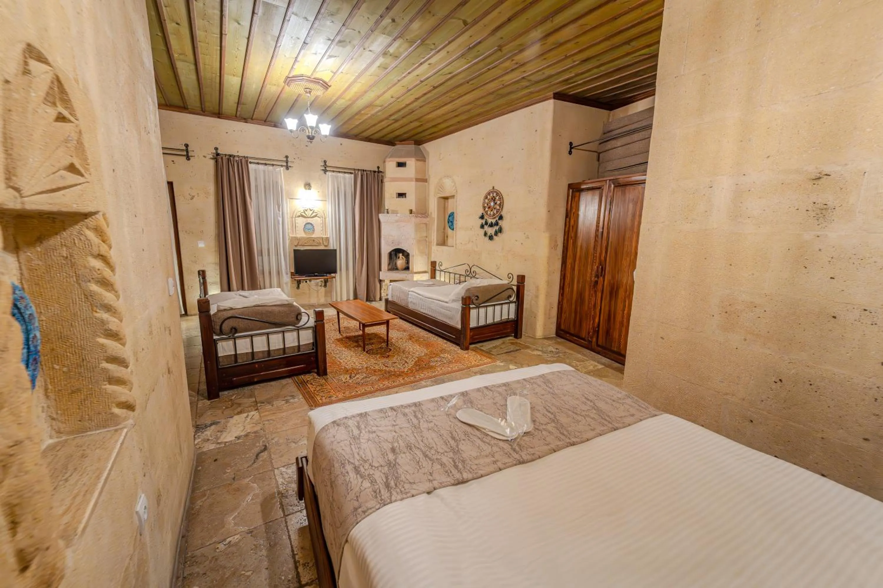 Photo of the whole room, Bed in Osmanbey Cave House