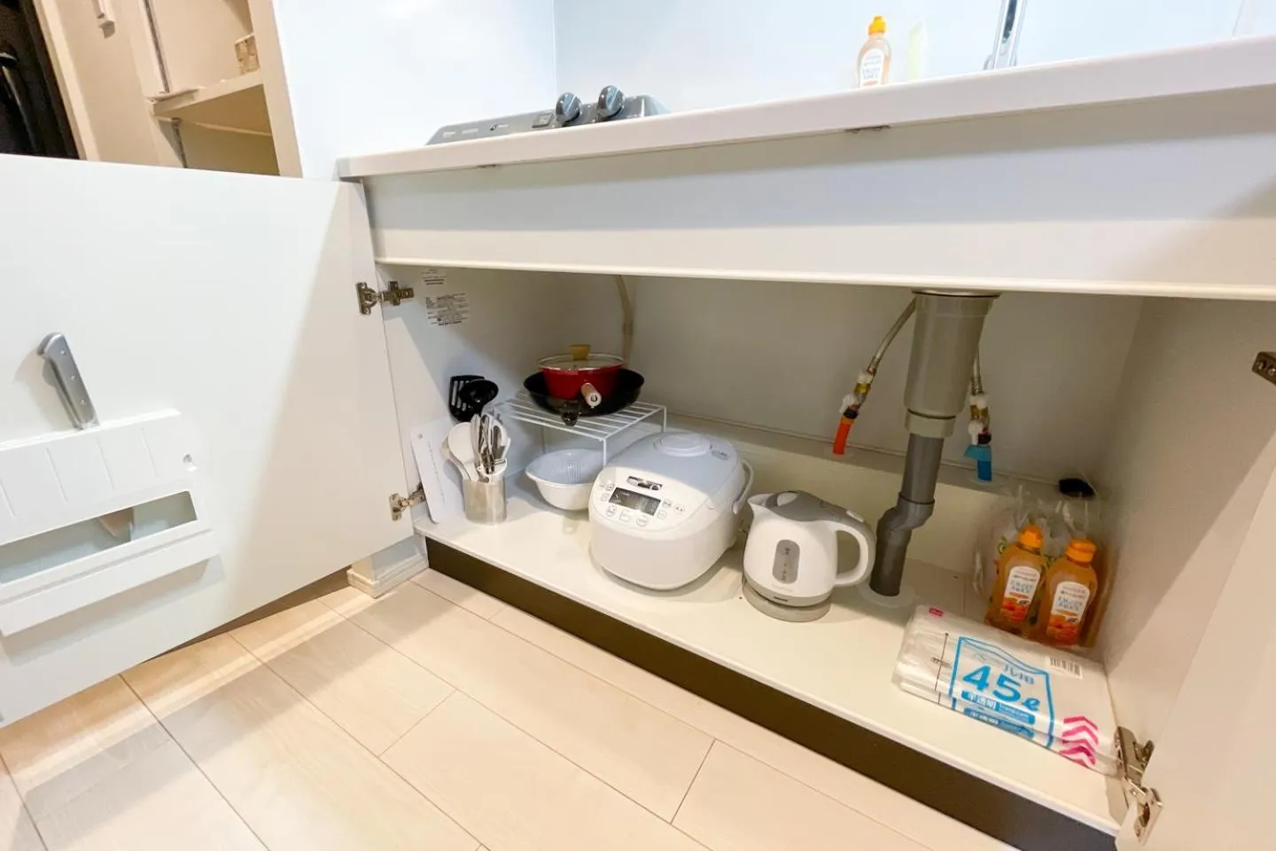 Kitchen or kitchenette in NOZOMIO PREMIER Meidaimae