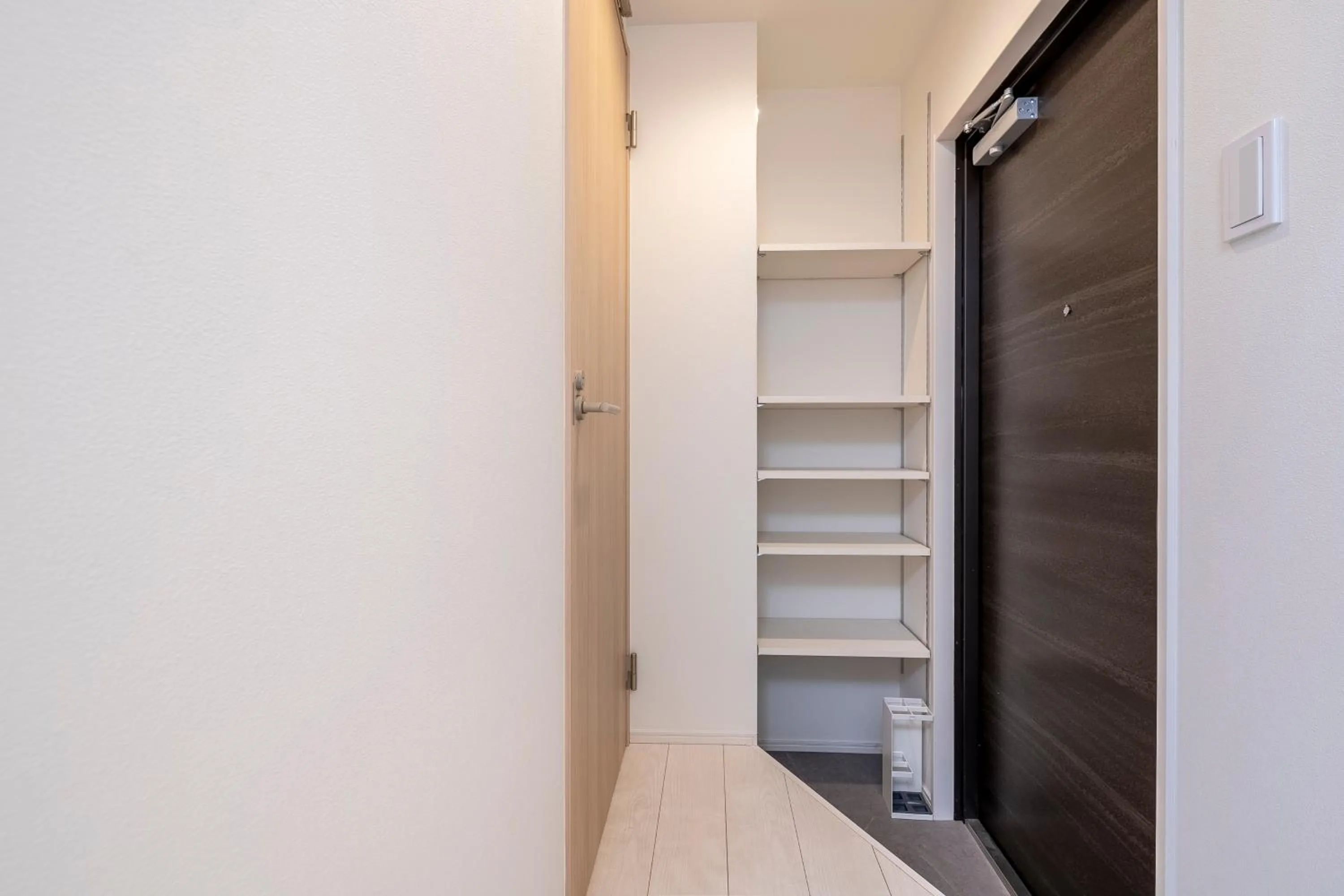 wardrobe in NOZOMIO PREMIER Meidaimae