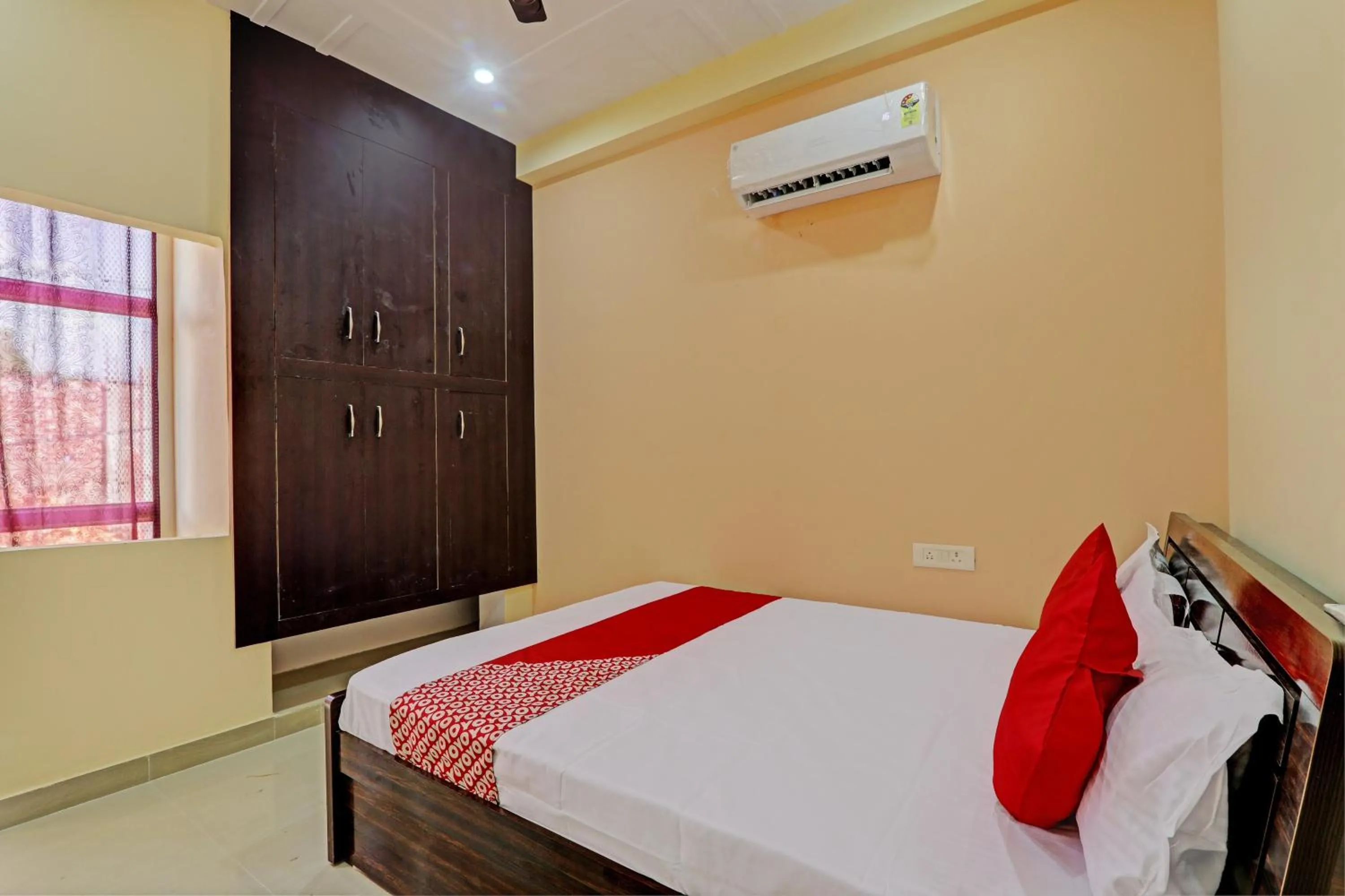 Bedroom, Bed in Hotel O Hotel Trimurti Inn