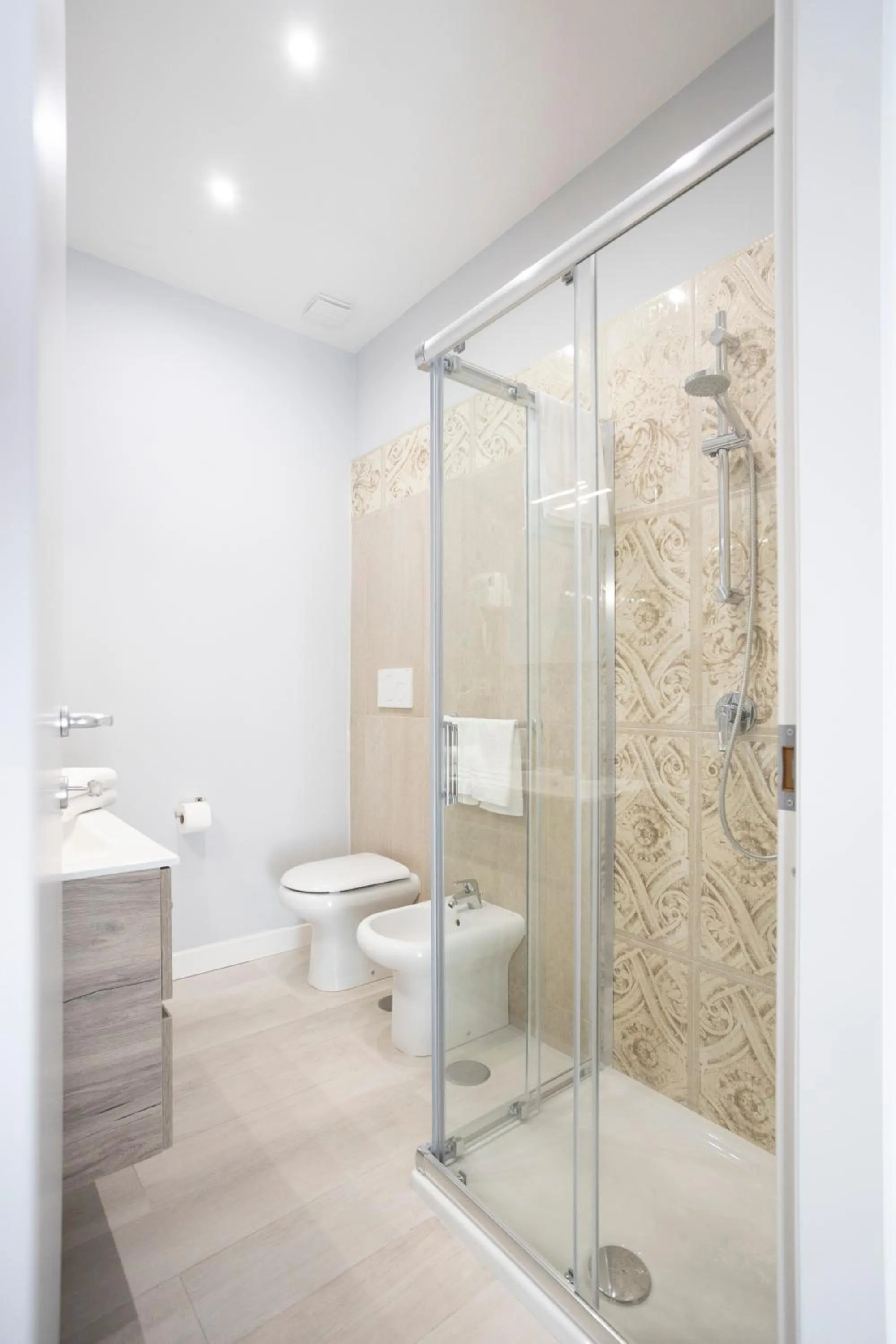 Shower in La Chambre Duomo