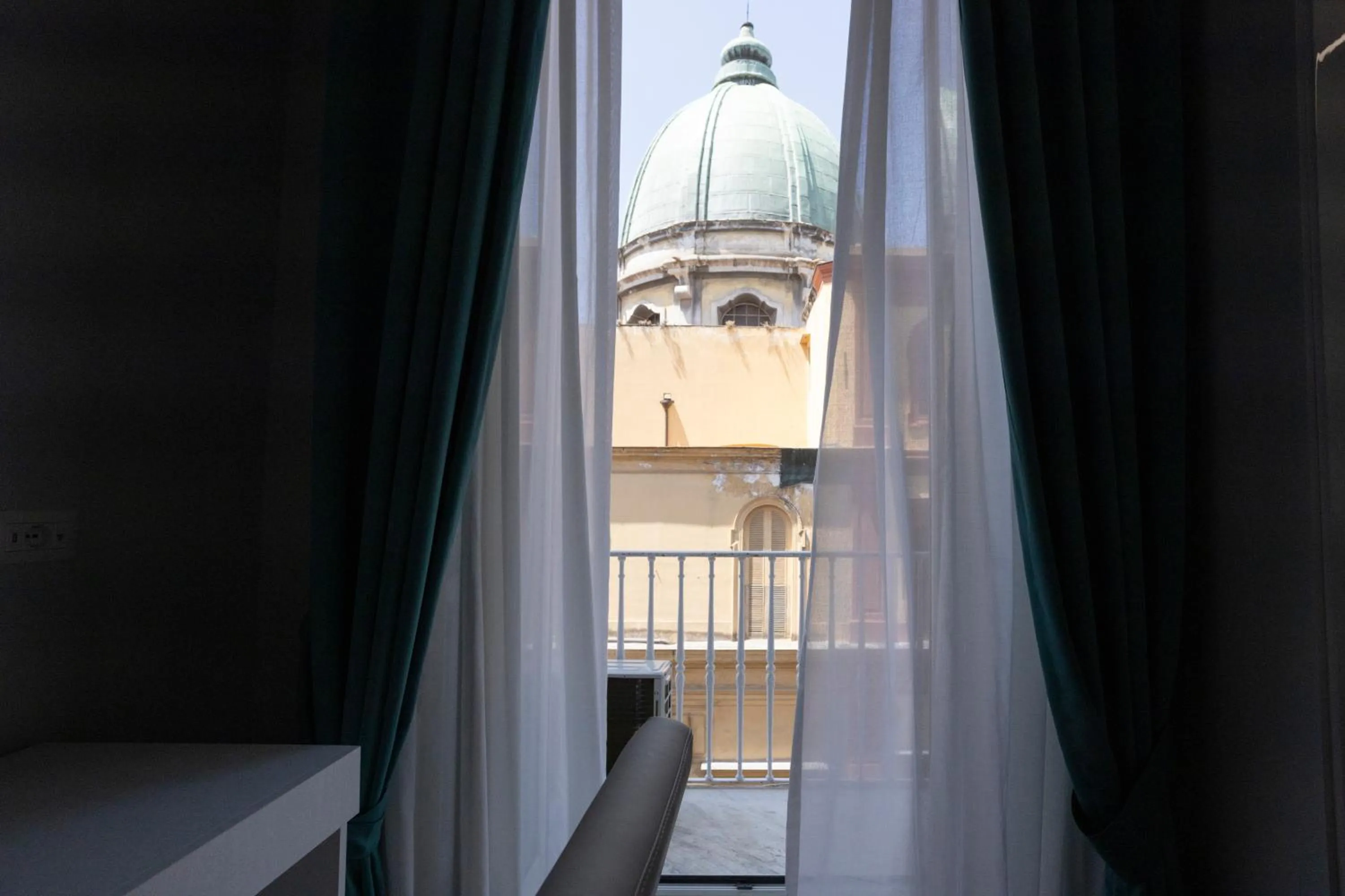 View (from property/room), Bed in La Chambre Duomo