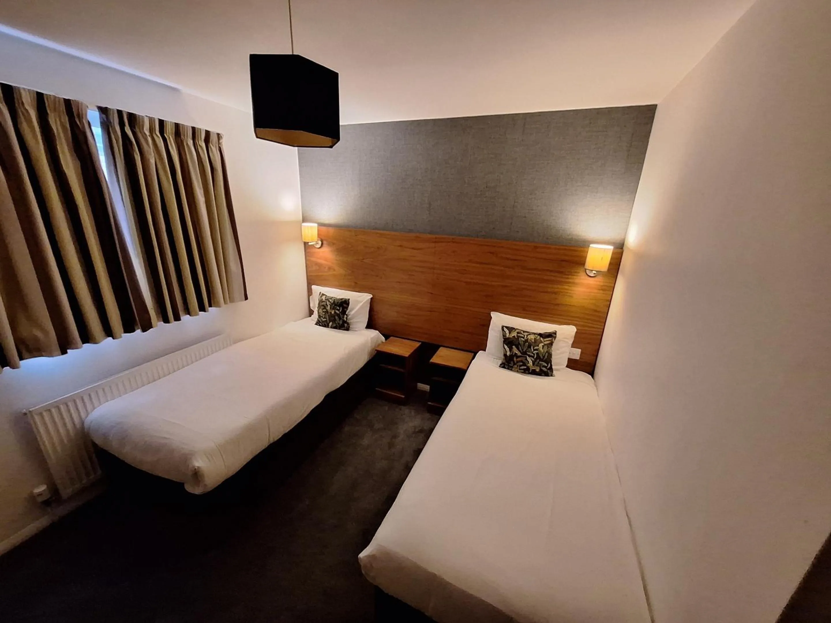 Bedroom, Bed in Stockwood Hotel - Luton Airport