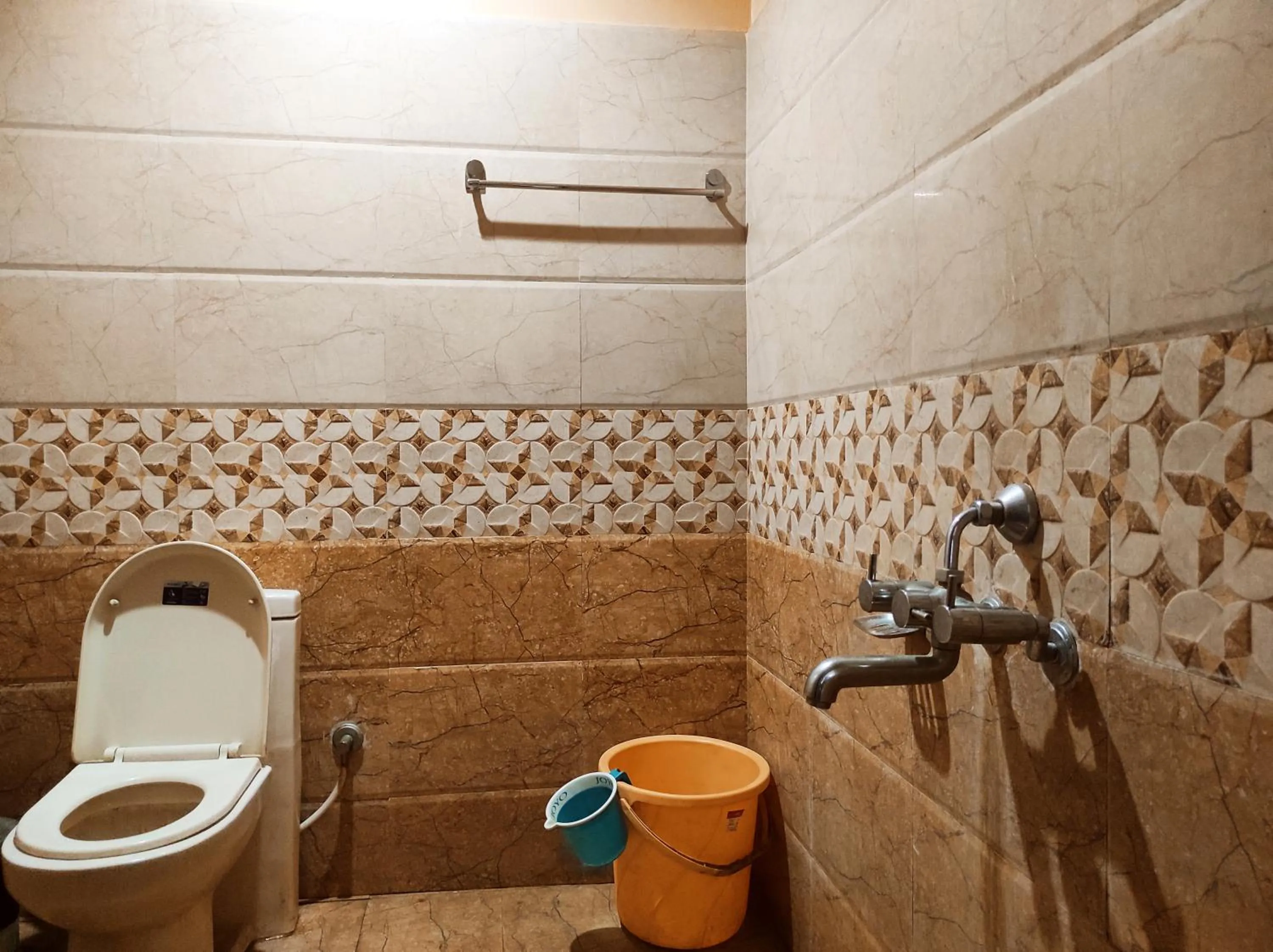 Shower in Hotel Bhagwani Palace