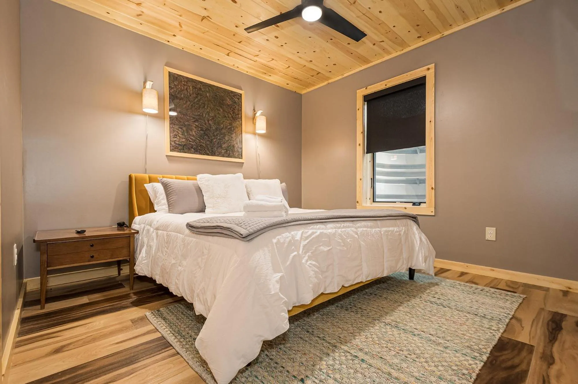 Property building, Bed in Black Diamond Lodge