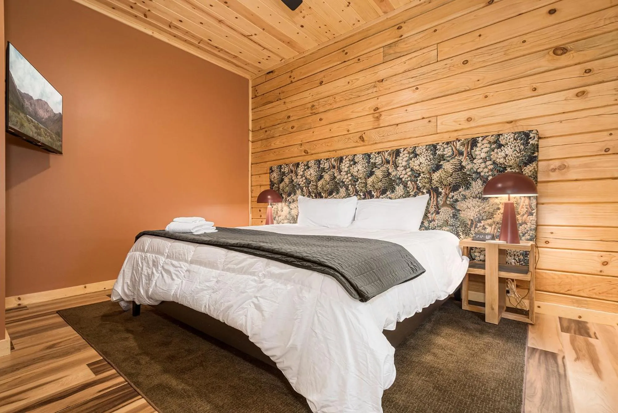 Property building, Bed in Black Diamond Lodge