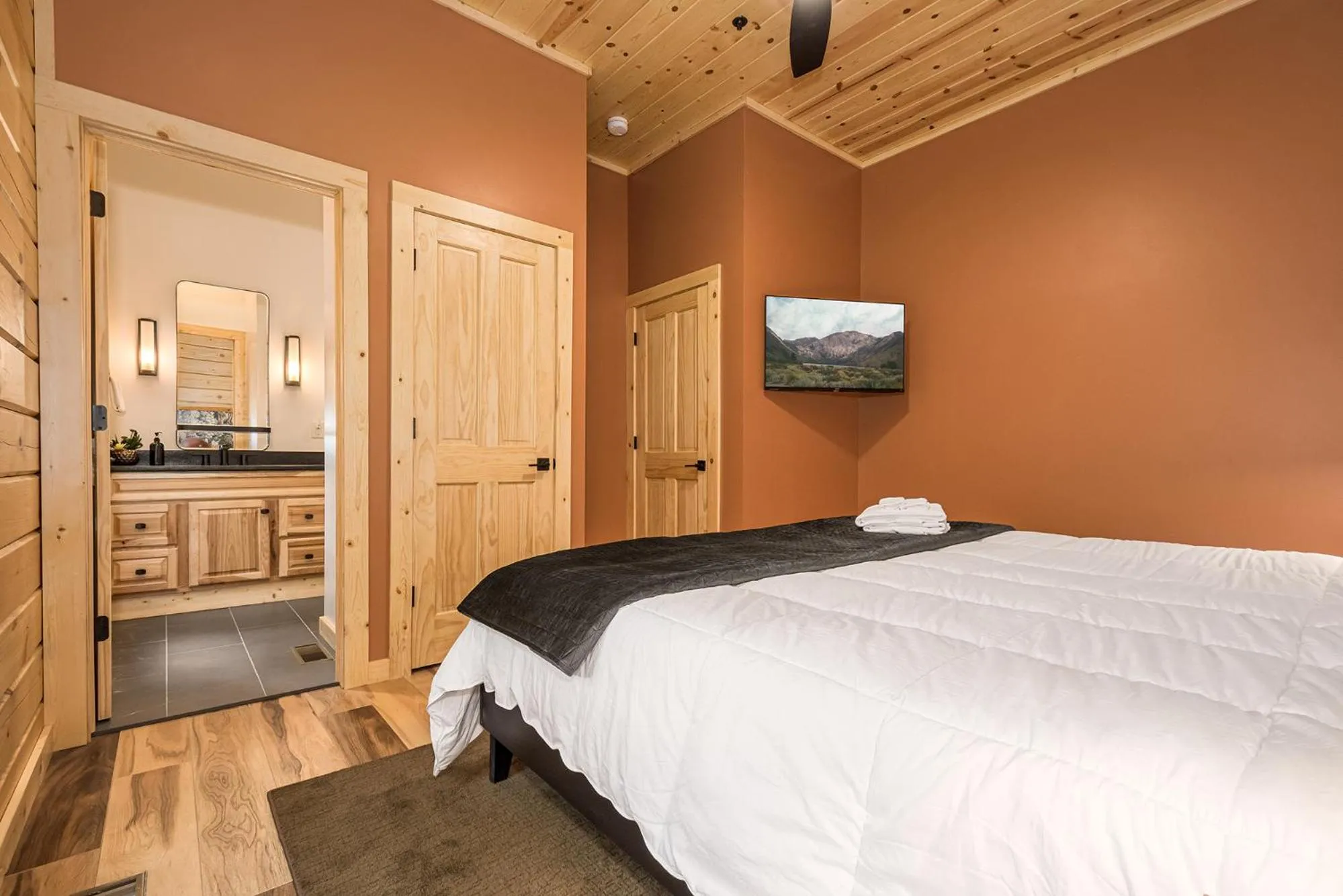 Property building, Bed in Black Diamond Lodge