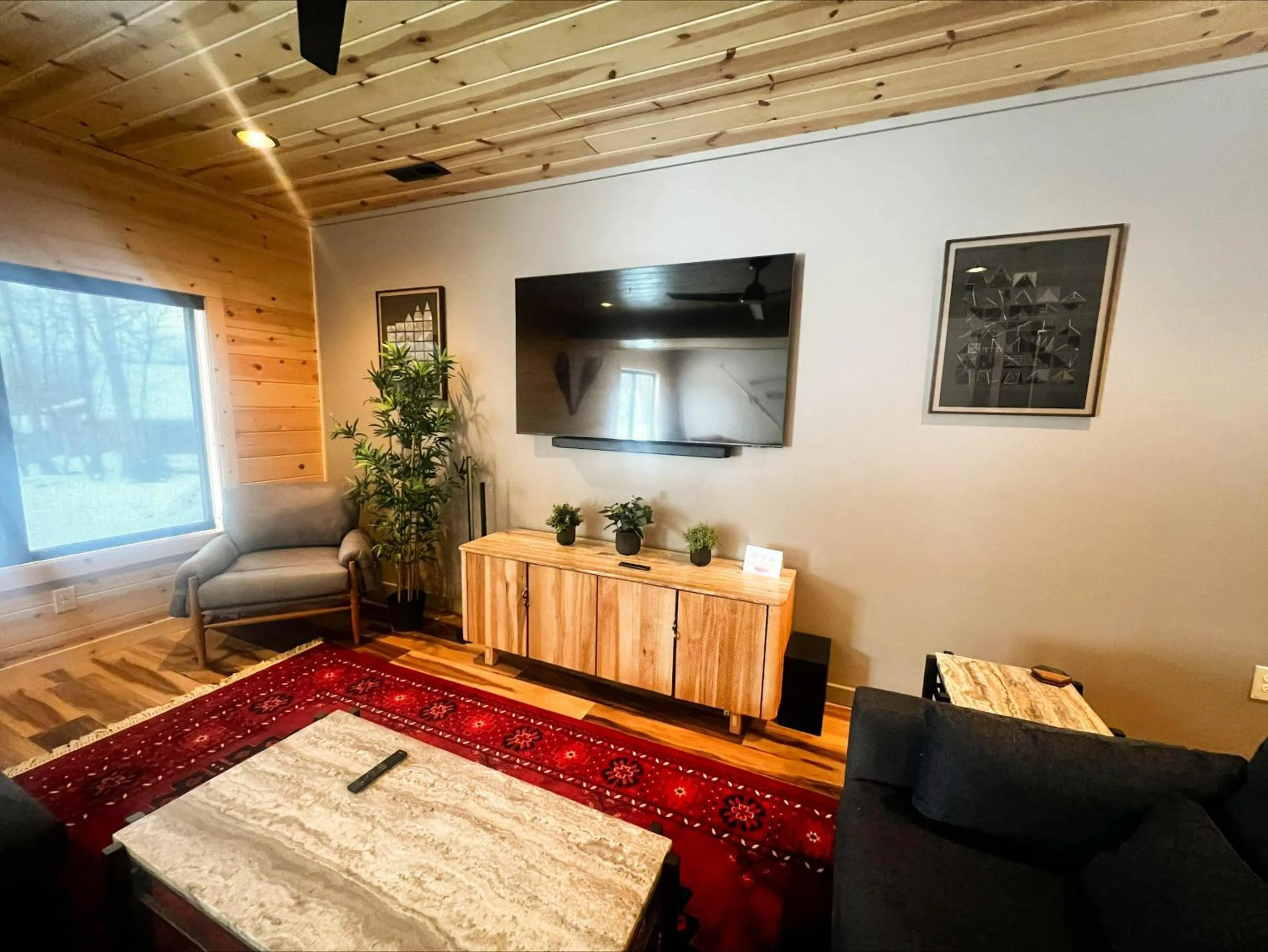 Property building, Bed in Black Diamond Lodge