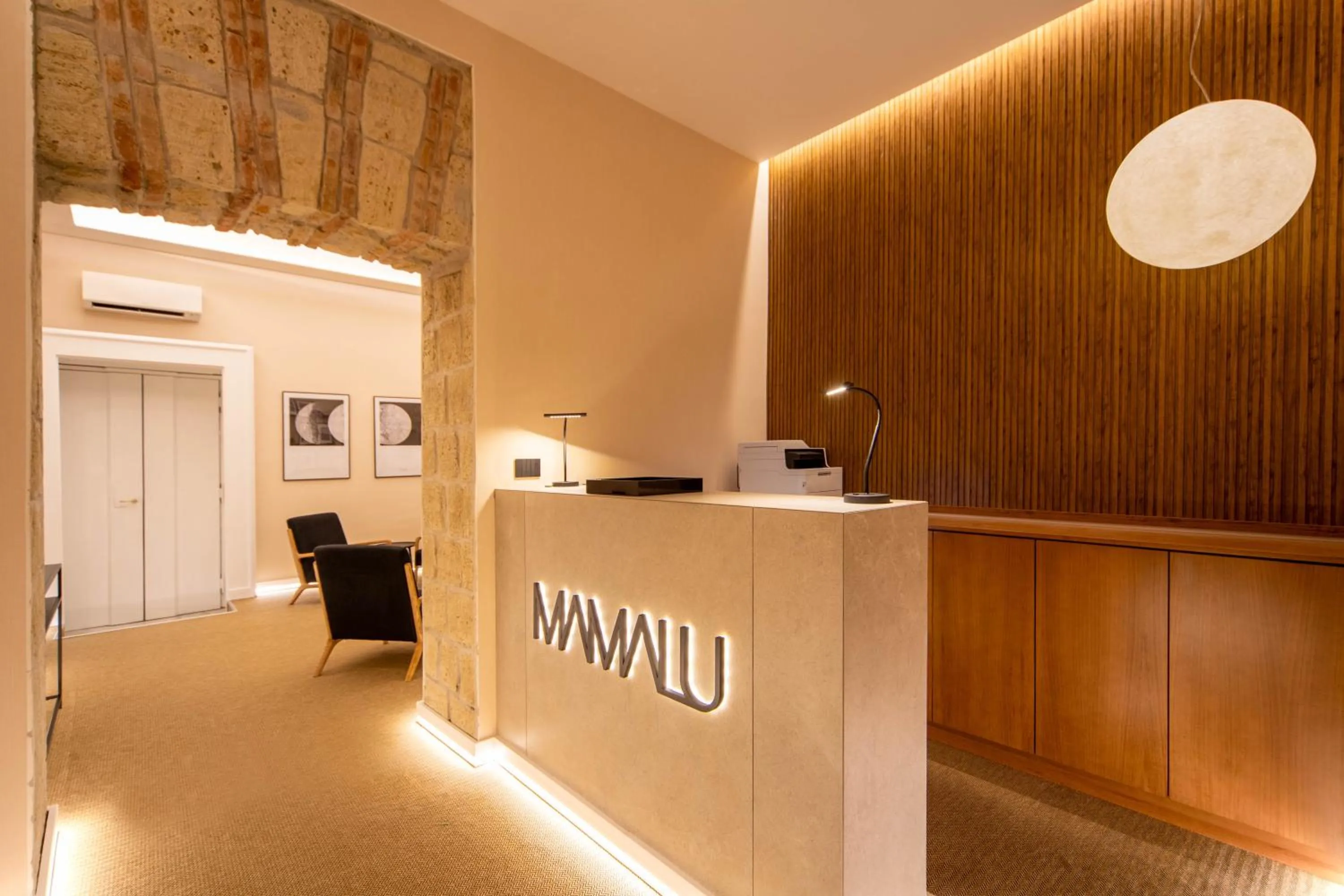 Lobby or reception in MAMALU - Studios and Suites