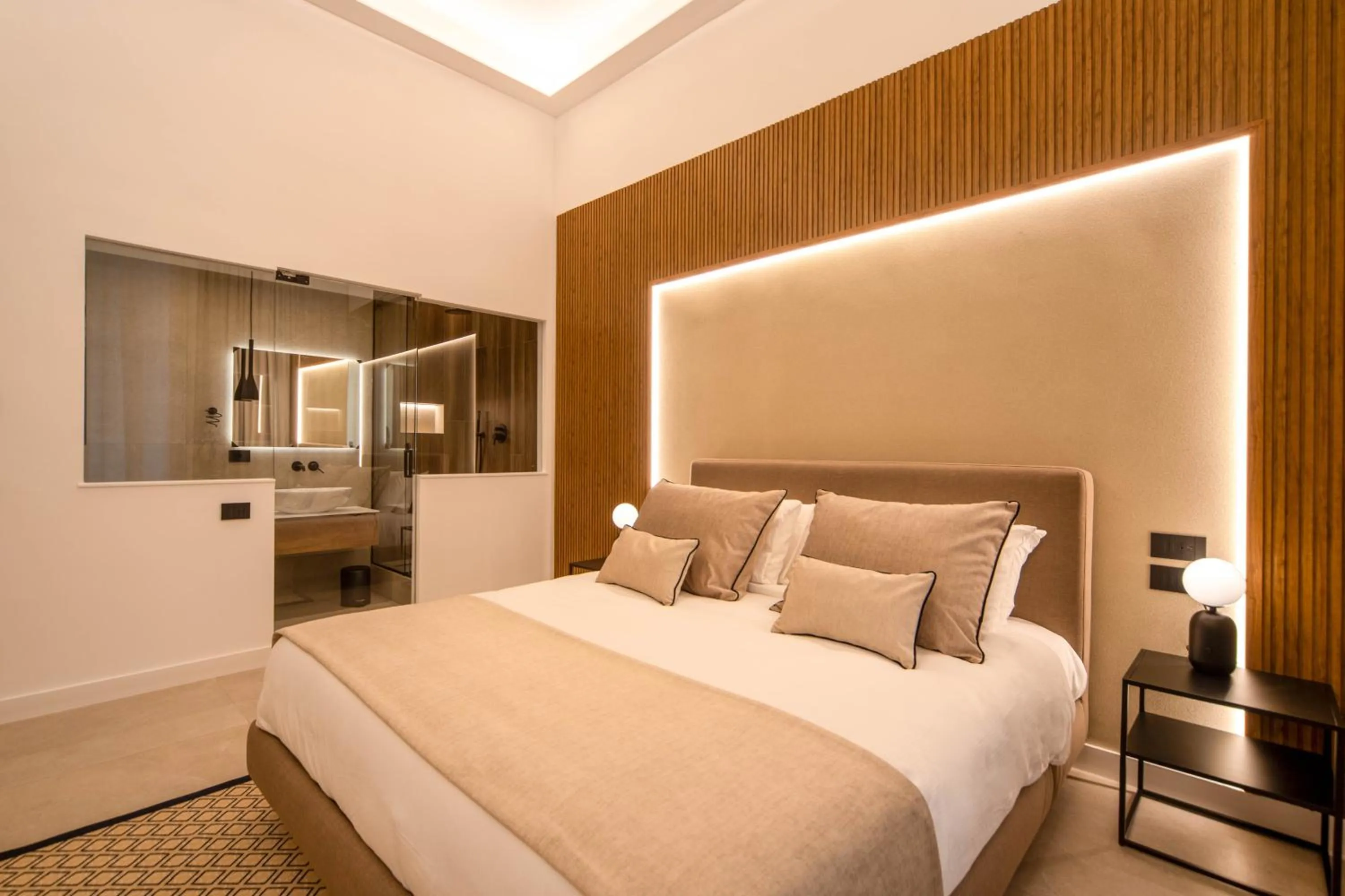 Bedroom, Bed in MAMALU - Studios and Suites