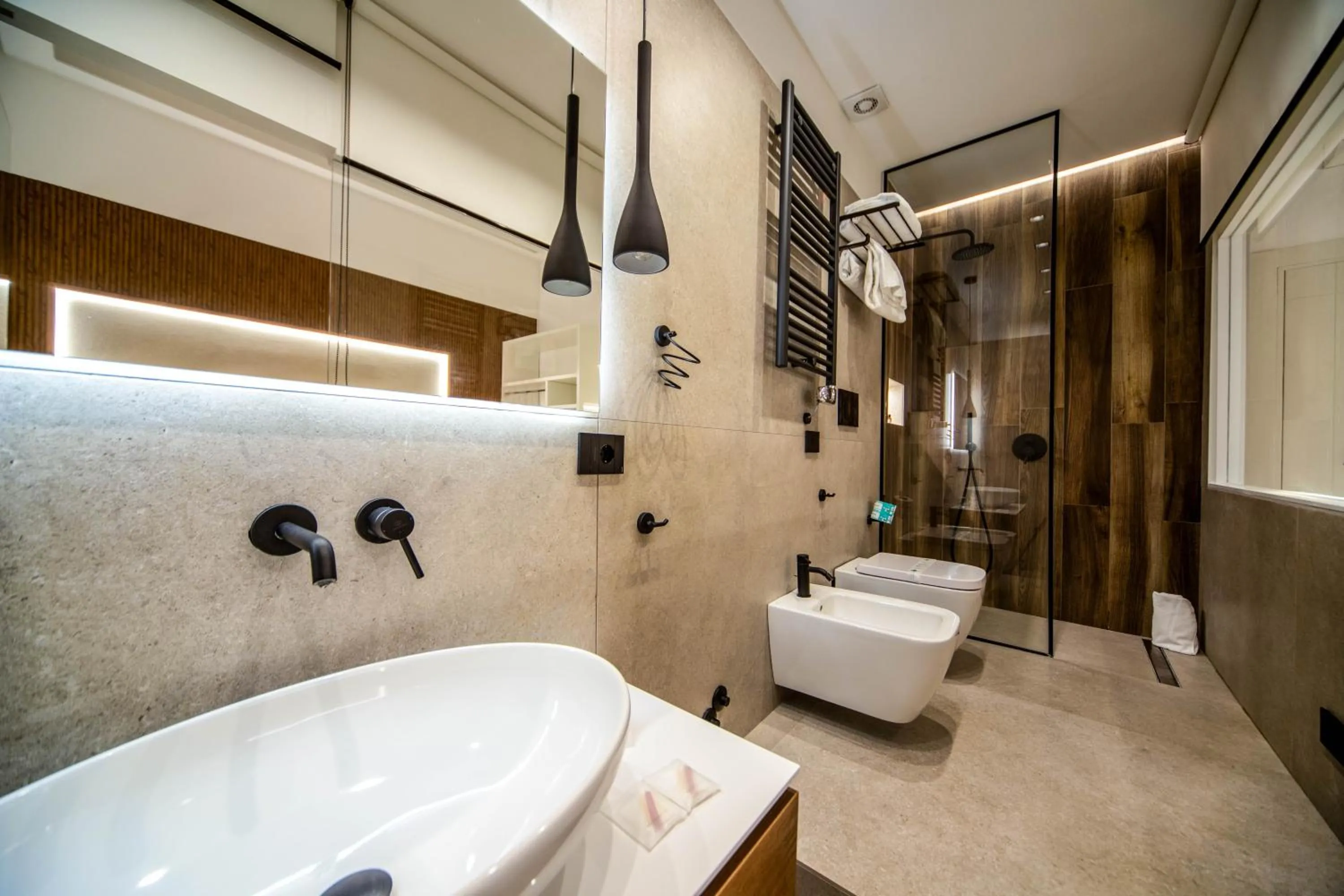 Shower in MAMALU - Studios and Suites