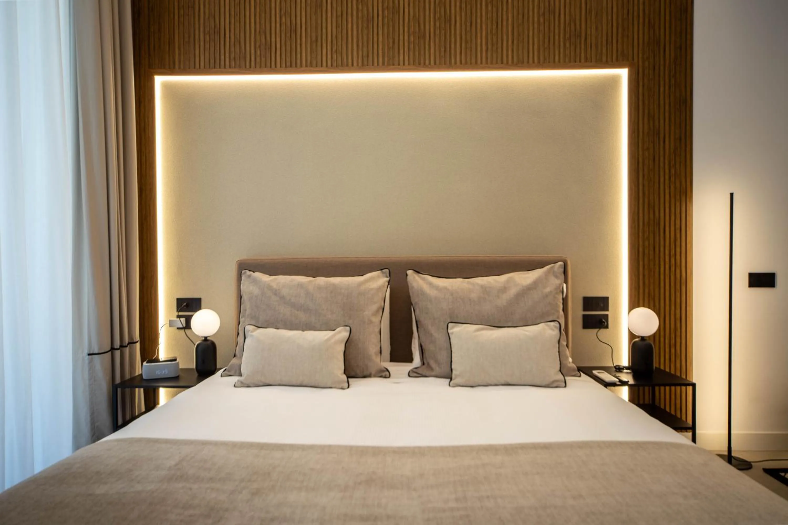 Bed in MAMALU - Studios and Suites