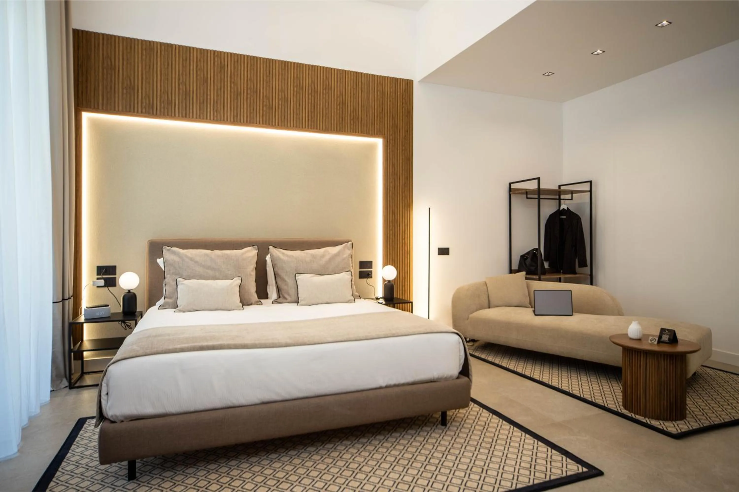 Bed in MAMALU - Studios and Suites