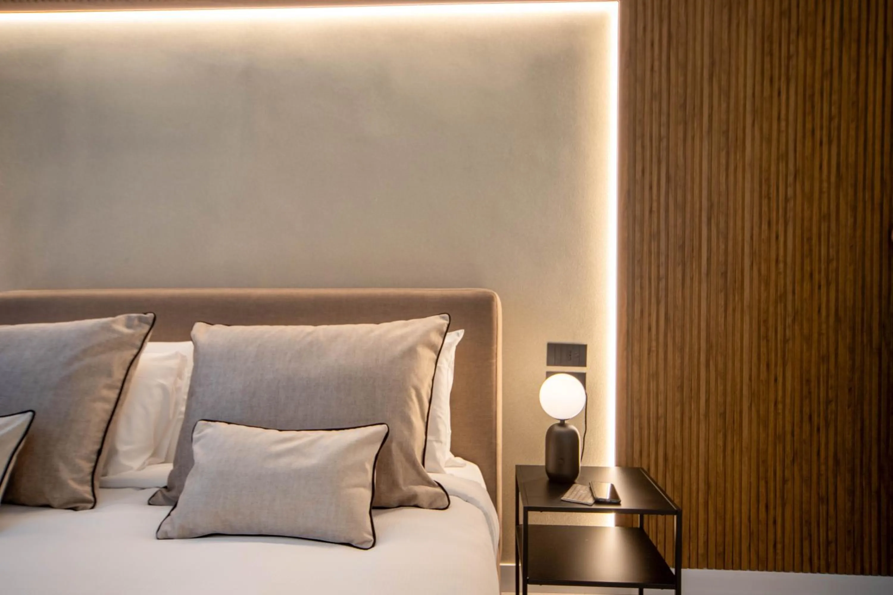 Bed in MAMALU - Studios and Suites