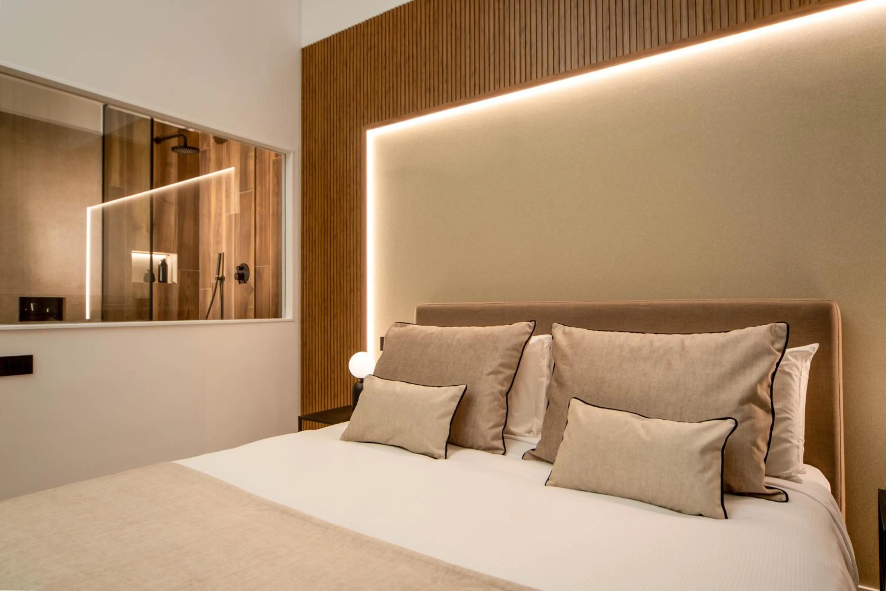 Bed in MAMALU - Studios and Suites