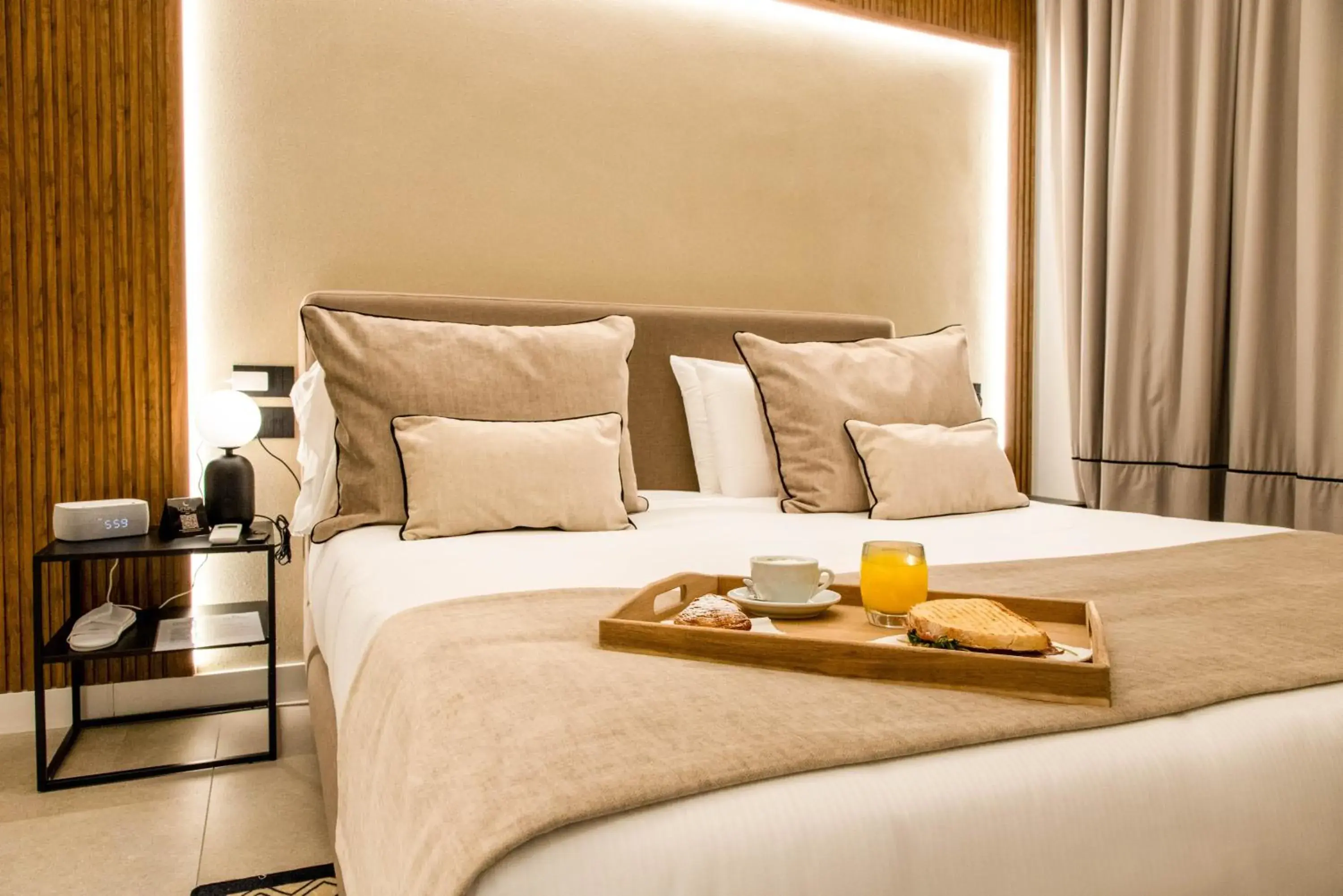 Breakfast, Bed in MAMALU - Studios and Suites Breakfast, Bed in MAMALU - Studios and Suites