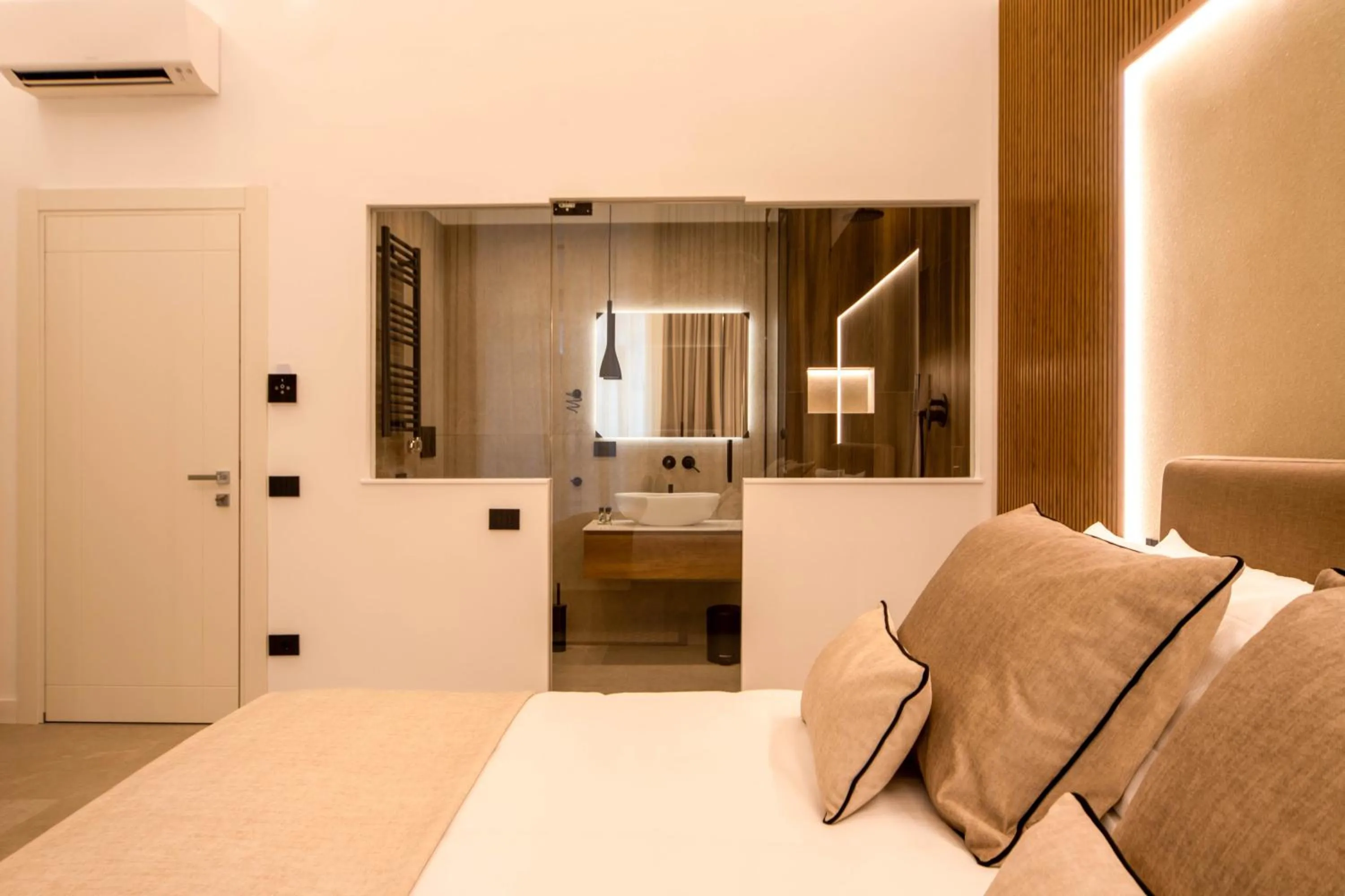 Bed in MAMALU - Studios and Suites