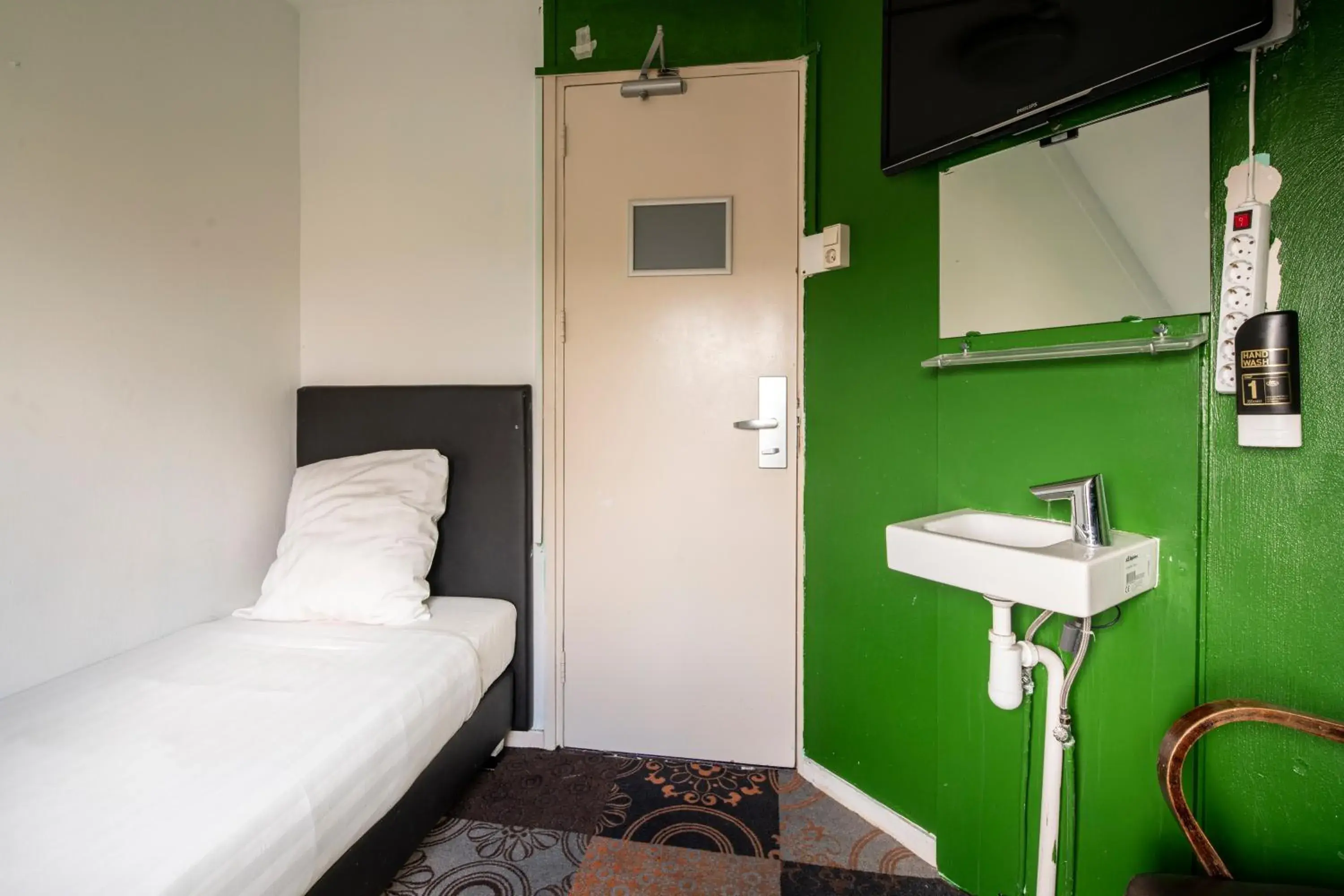 Single Room with Shared Facilities in Princess Hostel Leidse Square Amsterdam Single Room with Shared Facilities in Princess Hostel Leidse Square Amsterdam