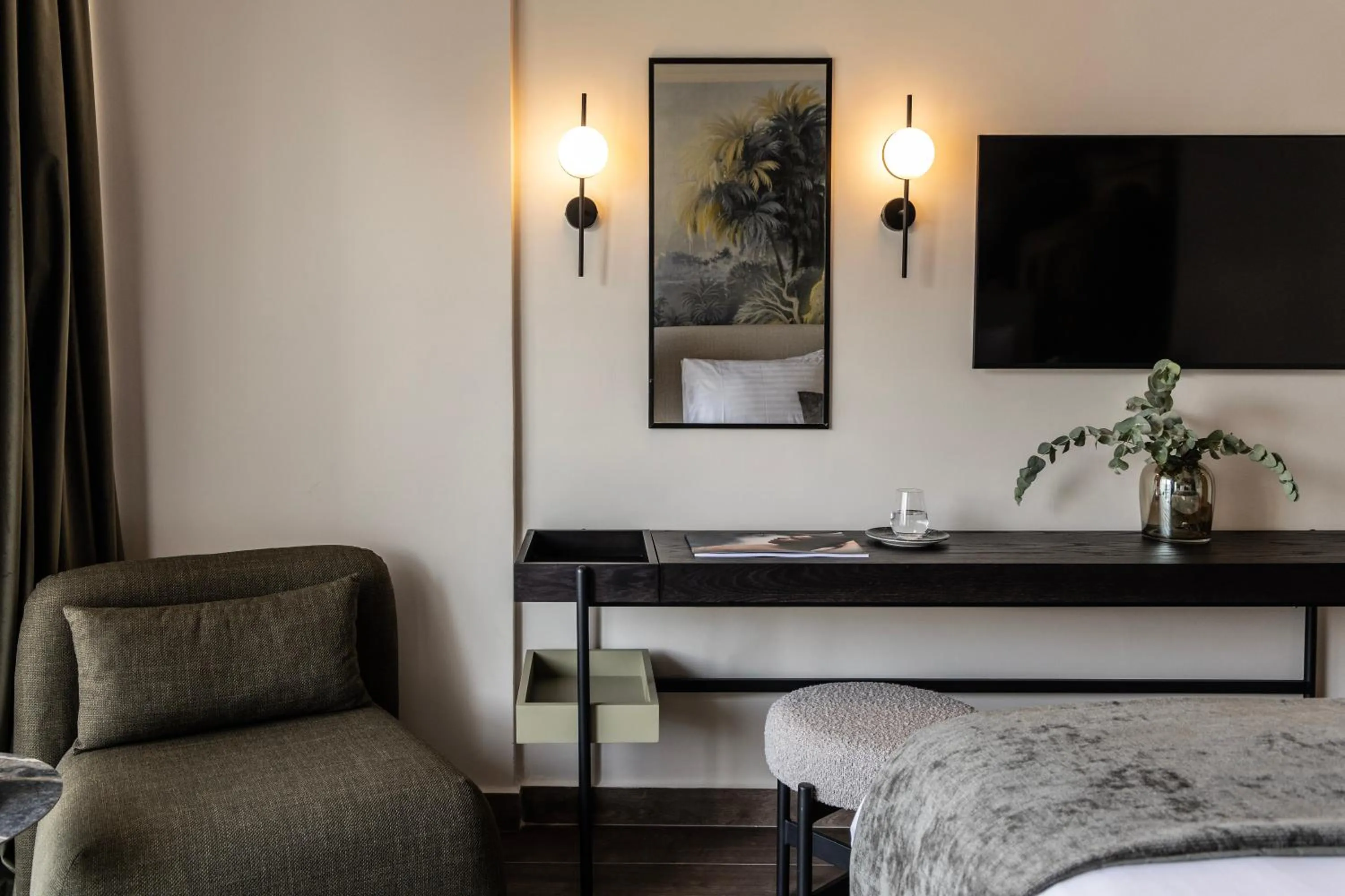 TV and multimedia in Cali Resort & Spa Designed For Adults by Louis Hotels