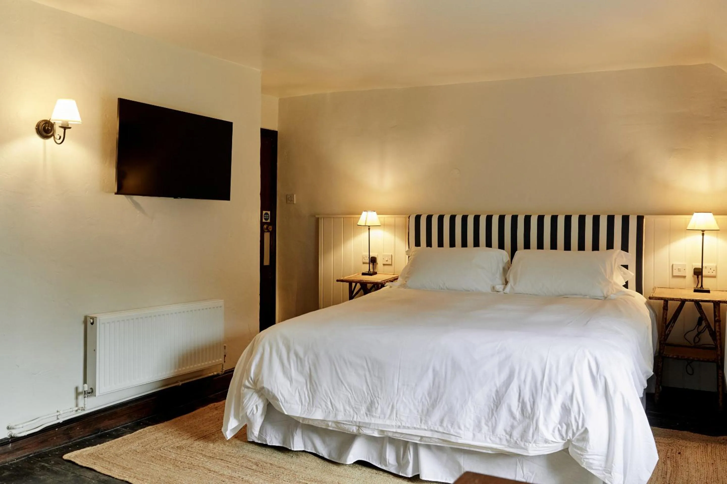 Bedroom, Bed in The Sherborne Arms