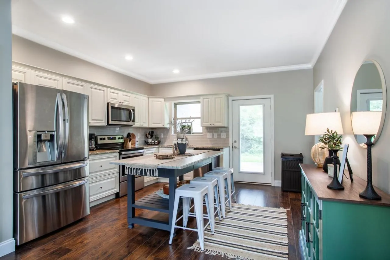 Kitchen or kitchenette in Elegant End Condo Fireplace Community Amenities